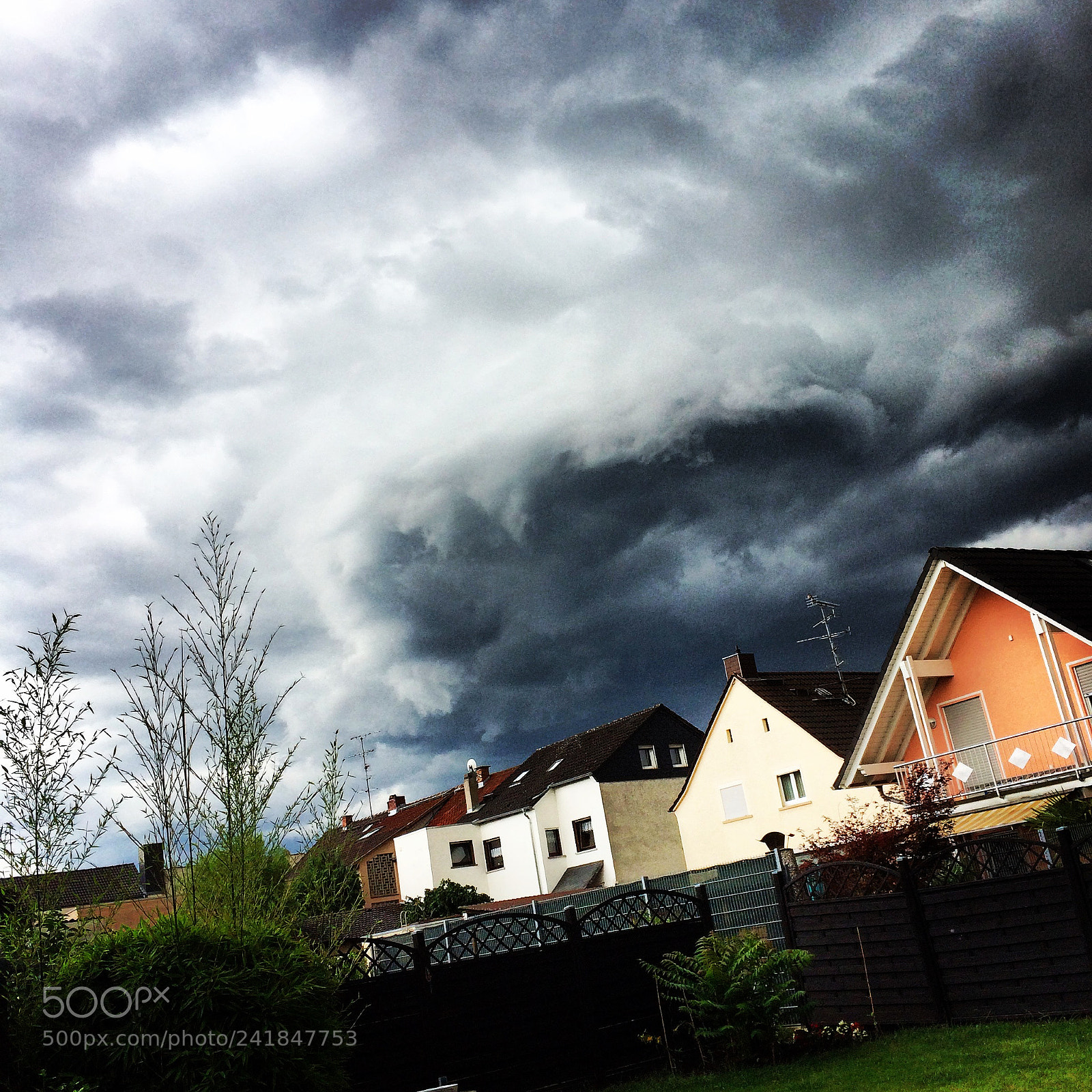 Apple iPhone 5s sample photo. Storm over frankfurt photography