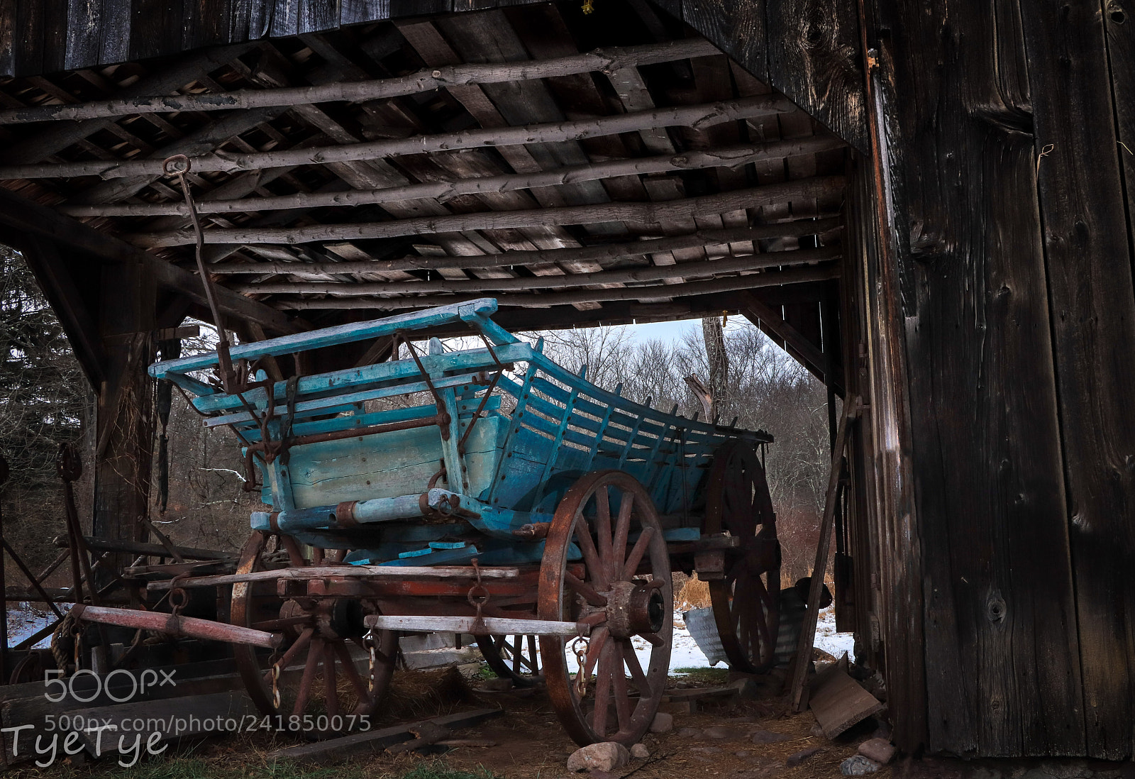 Canon EOS 800D (EOS Rebel T7i / EOS Kiss X9i) sample photo. Blue wagon photography