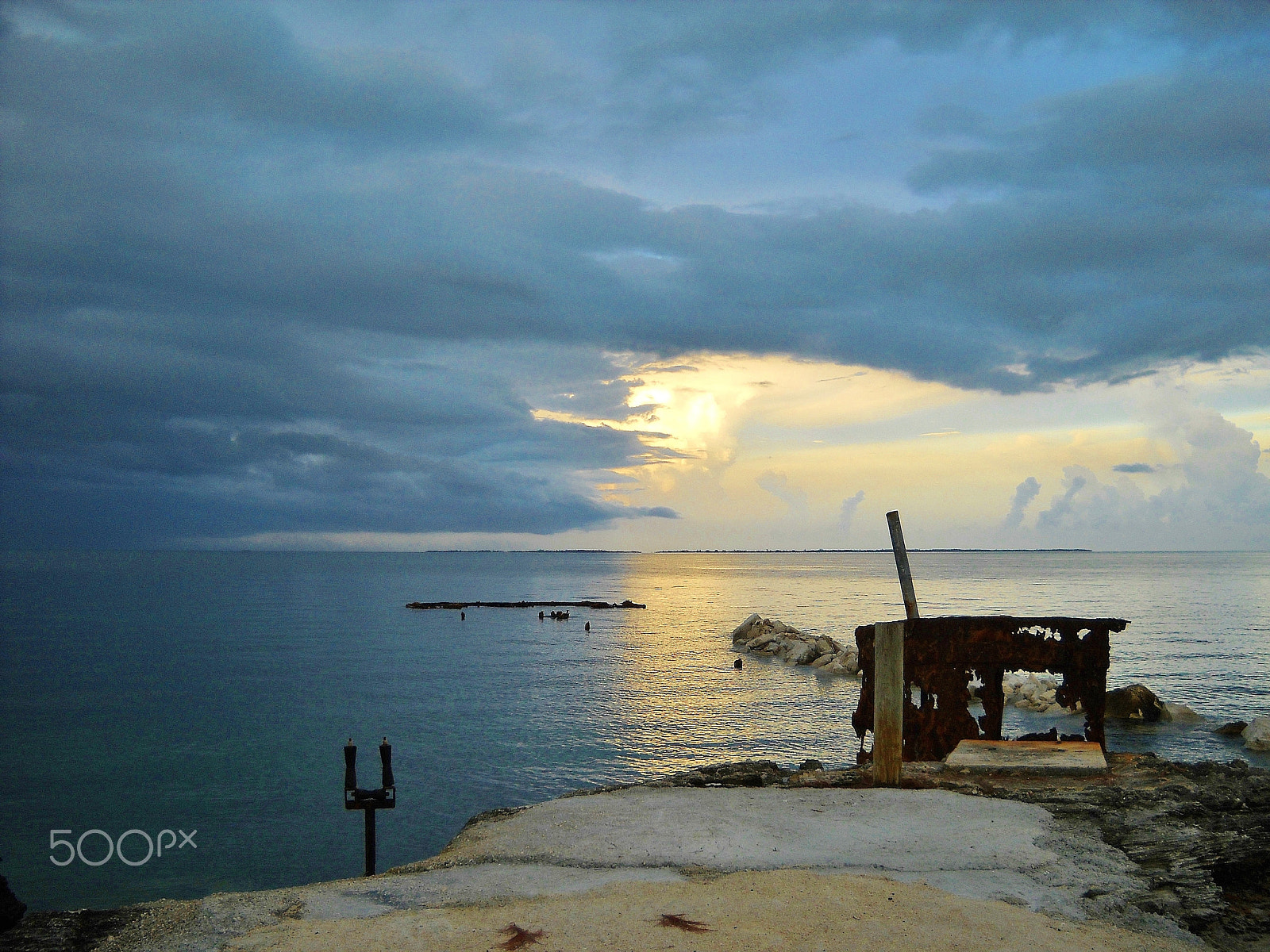 Nikon Coolpix L20 sample photo. Dark vs light photography