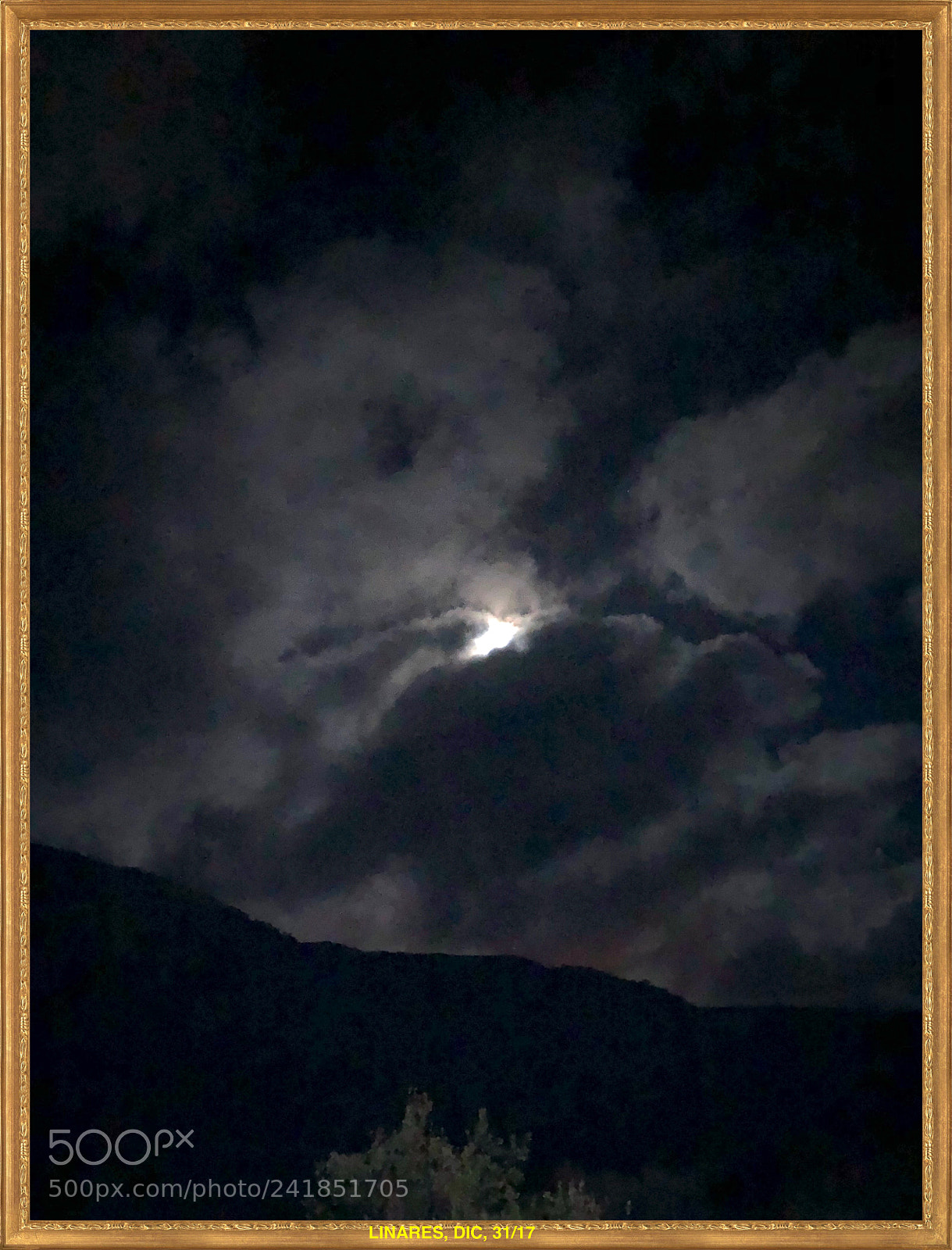 Apple iPhone X sample photo. Les tenebres. photography