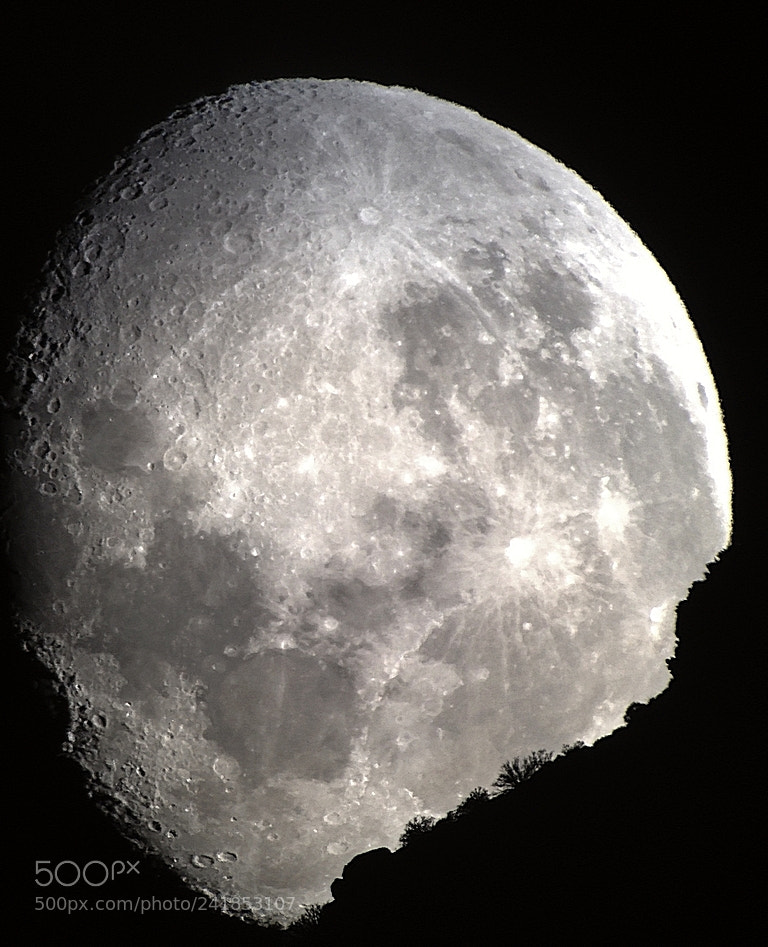 Apple iPhone 4S sample photo. Waning moon photography