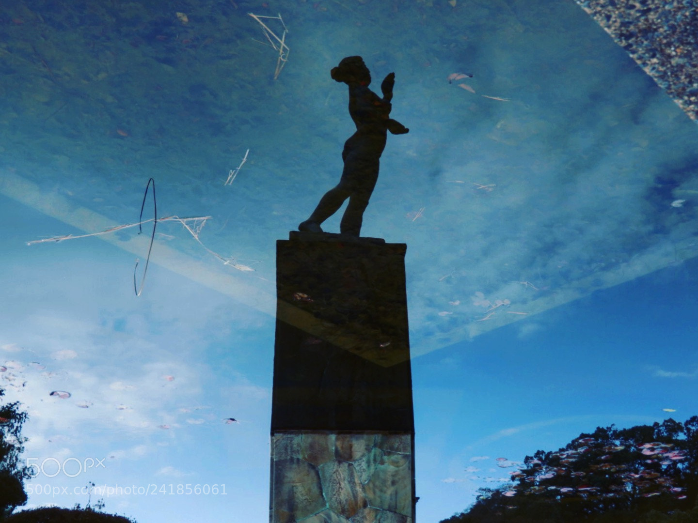Nikon Coolpix A900 sample photo. A statue appearing in photography