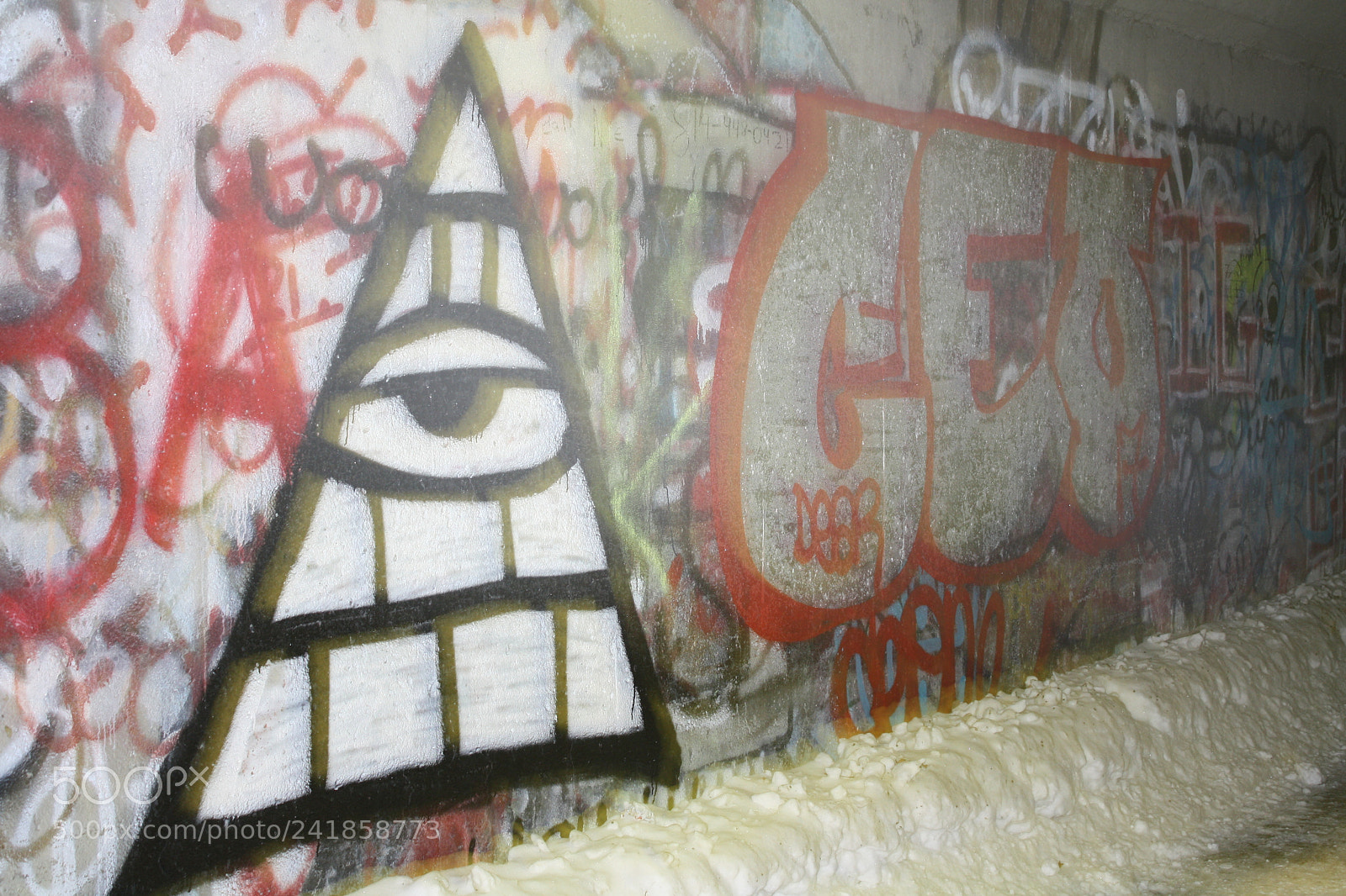 Canon EOS 1000D (EOS Digital Rebel XS / EOS Kiss F) sample photo. Tunnel photography