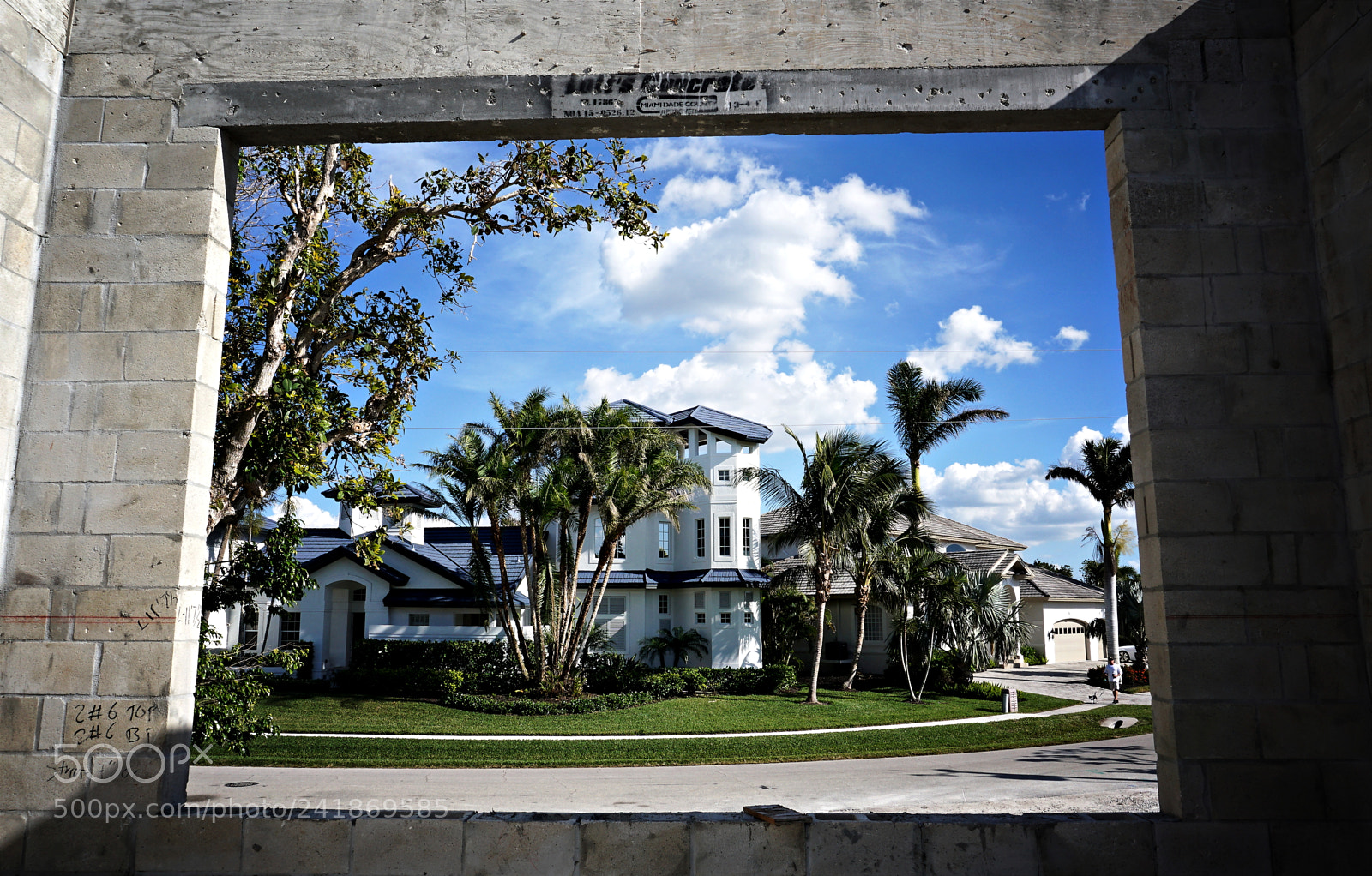 Sony E 16-50mm F3.5-5.6 PZ OSS sample photo. The house across the photography