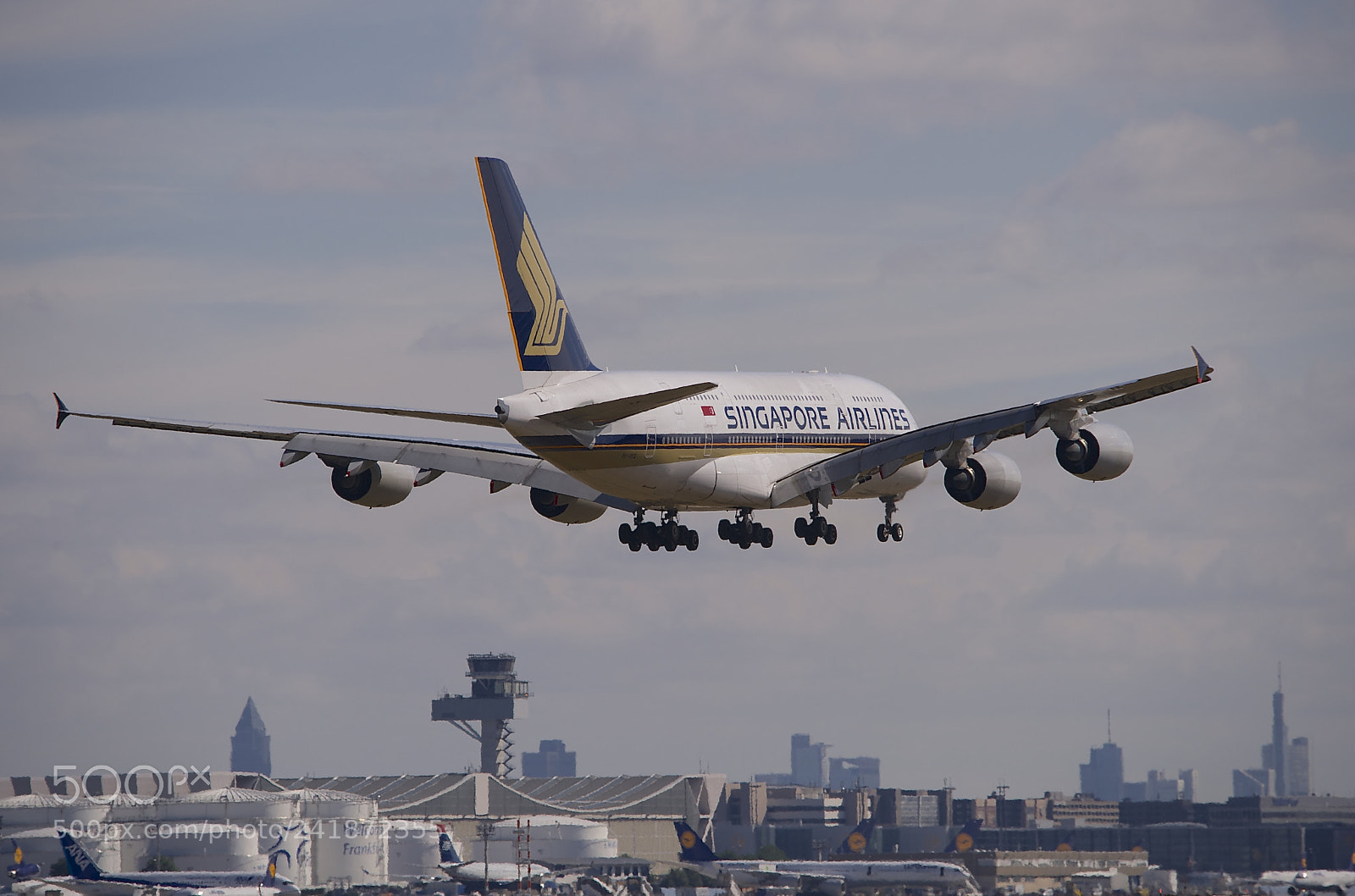 Nikon D3 sample photo. Arrival to frankfurt......the superheavy photography