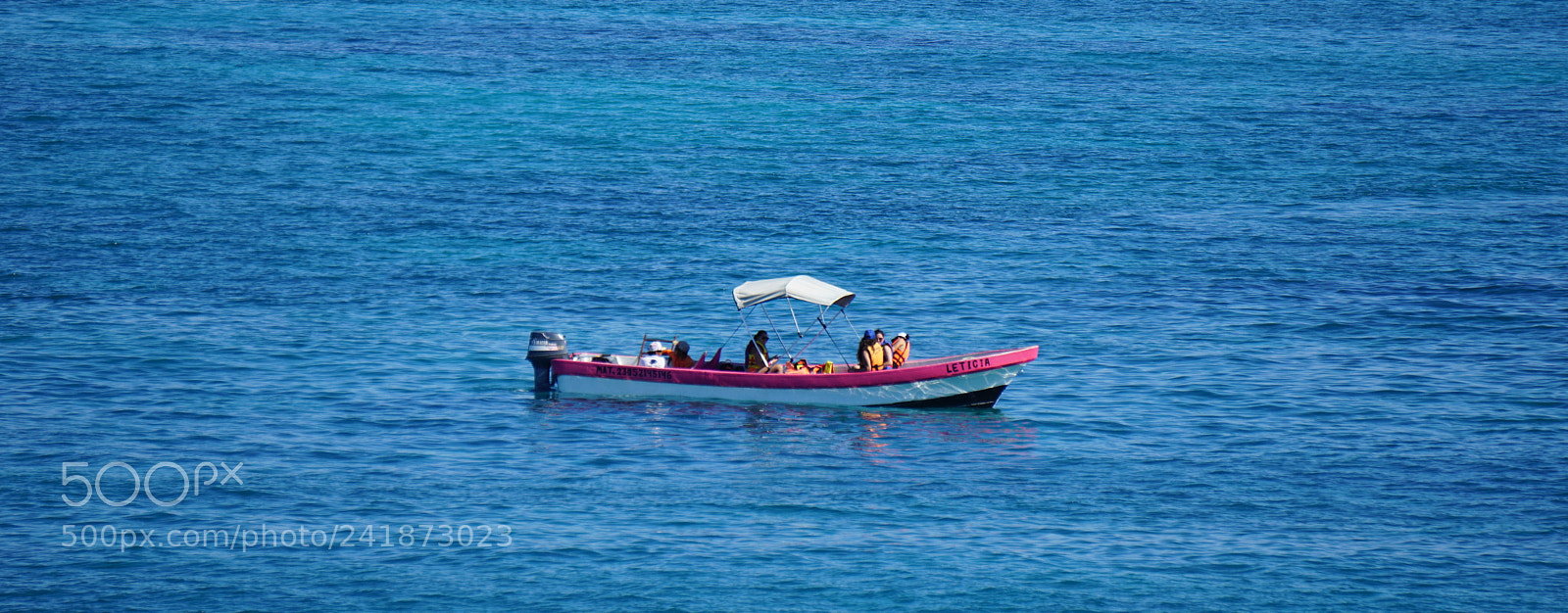 Sony E 55-210mm F4.5-6.3 OSS sample photo. Motor boat 01 photography