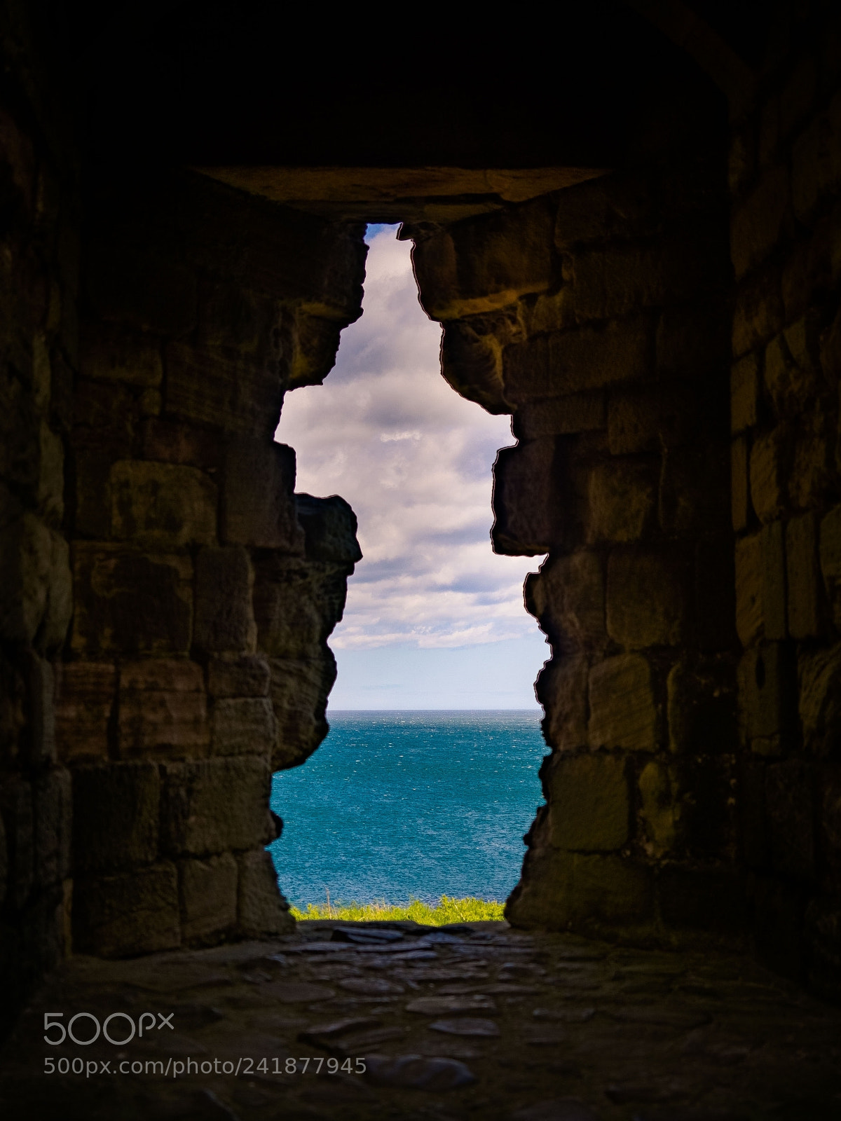 Olympus OM-D E-M10 II sample photo. Through the castle walls photography