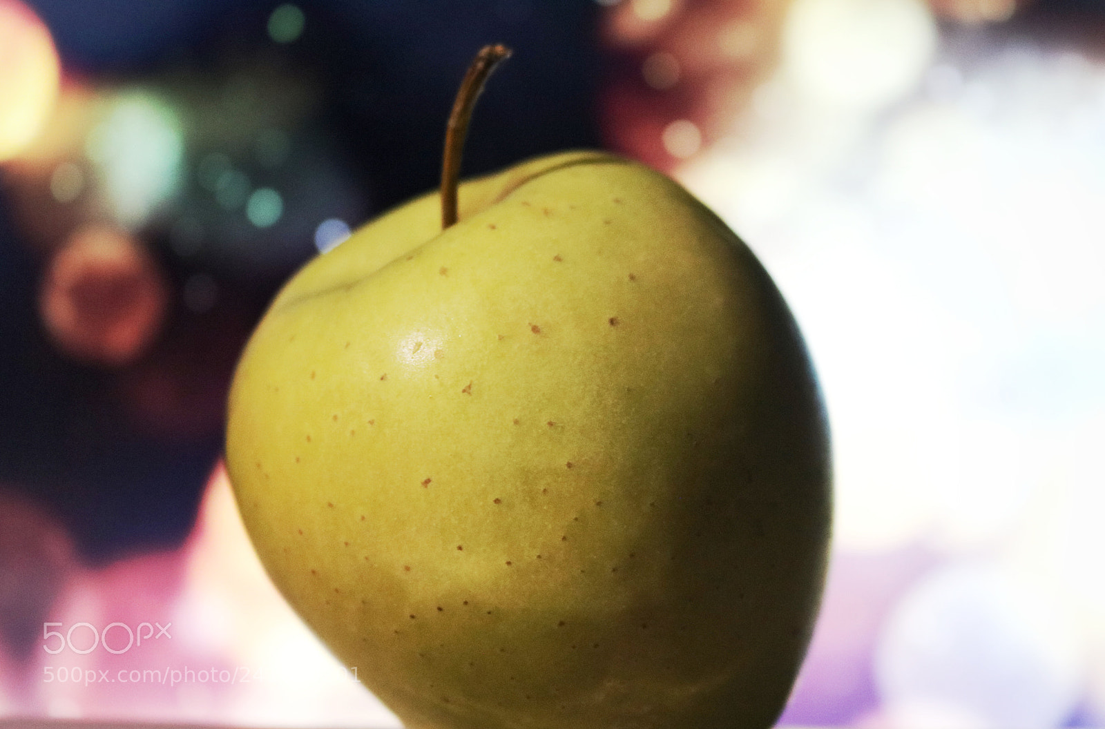 Canon EOS 750D (EOS Rebel T6i / EOS Kiss X8i) sample photo. Apple bokeh photography