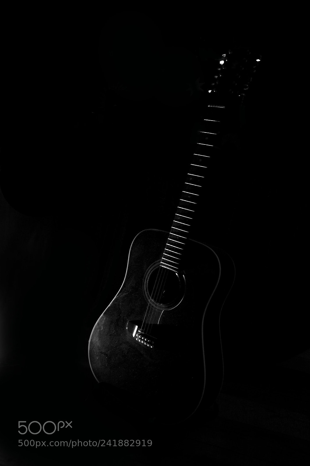 Canon EOS 400D (EOS Digital Rebel XTi / EOS Kiss Digital X) sample photo. Guitar in minor photography