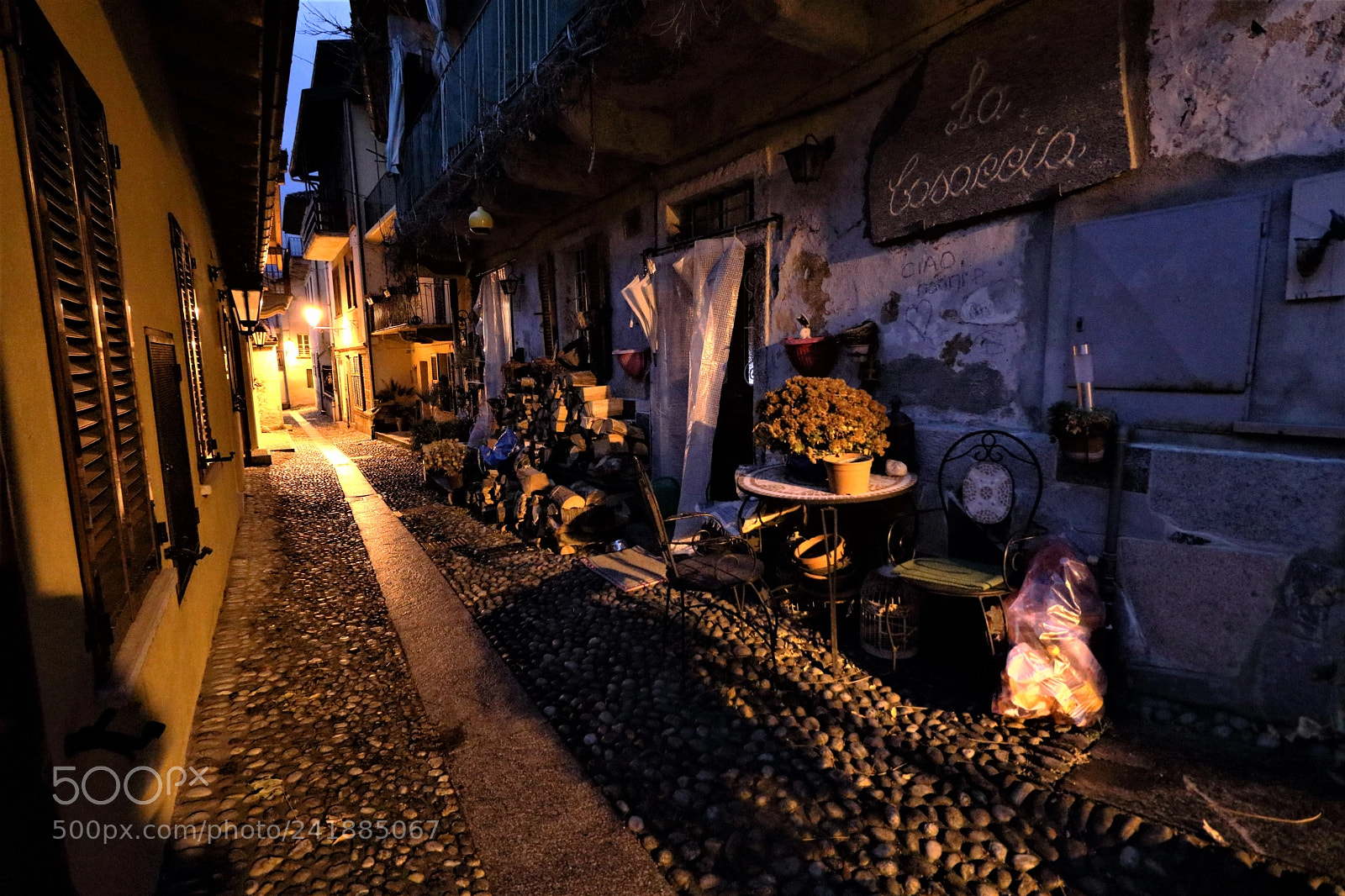 Canon EOS 760D (EOS Rebel T6s / EOS 8000D) sample photo. Narrow alley... photography