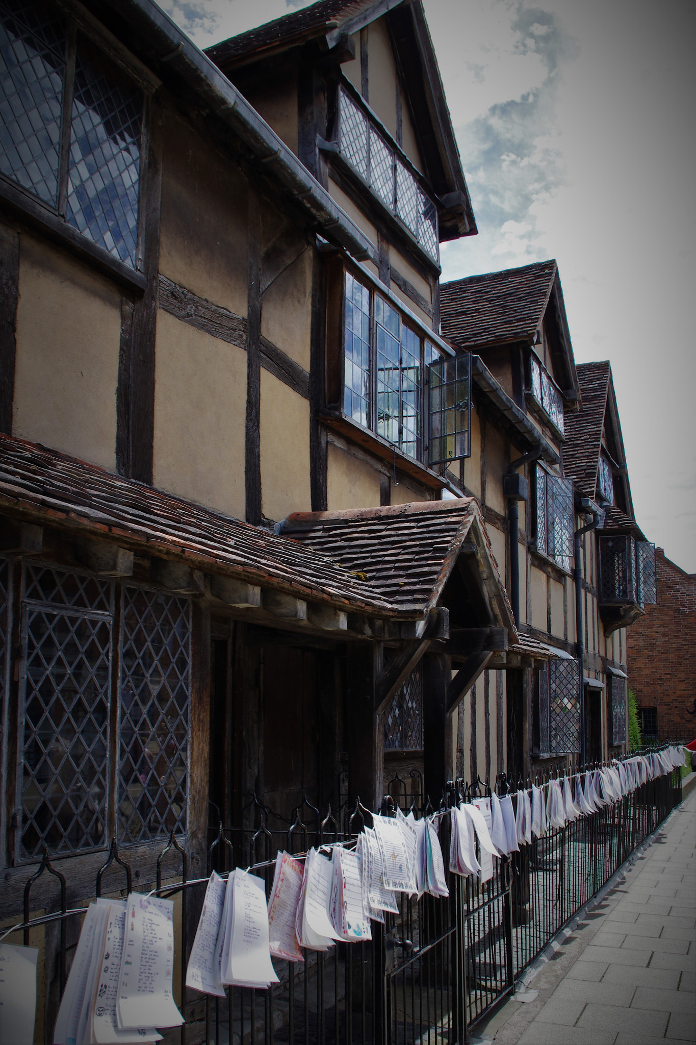 Pentax smc DA 18-55mm F3.5-5.6 AL WR sample photo. Shakespeare 's  house photography