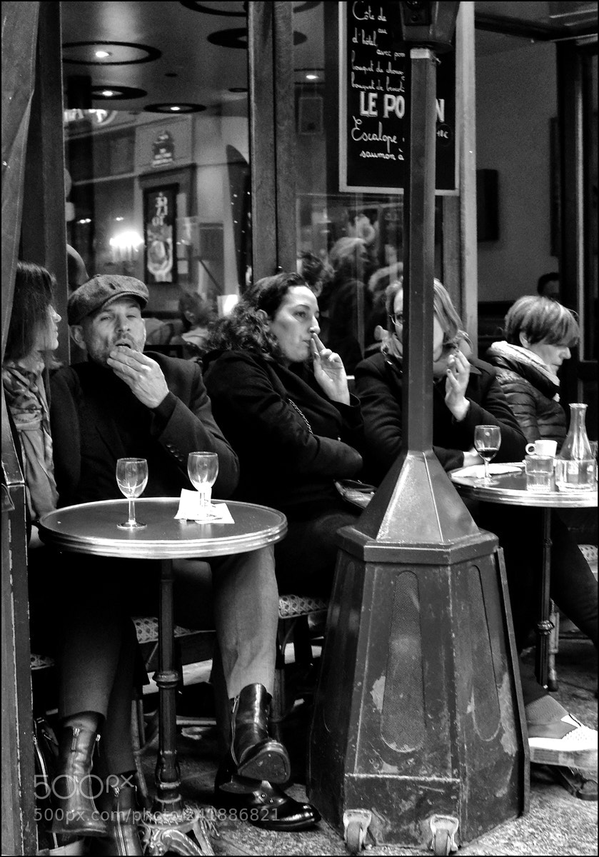 Fujifilm X100F sample photo. Cafè de paris photography