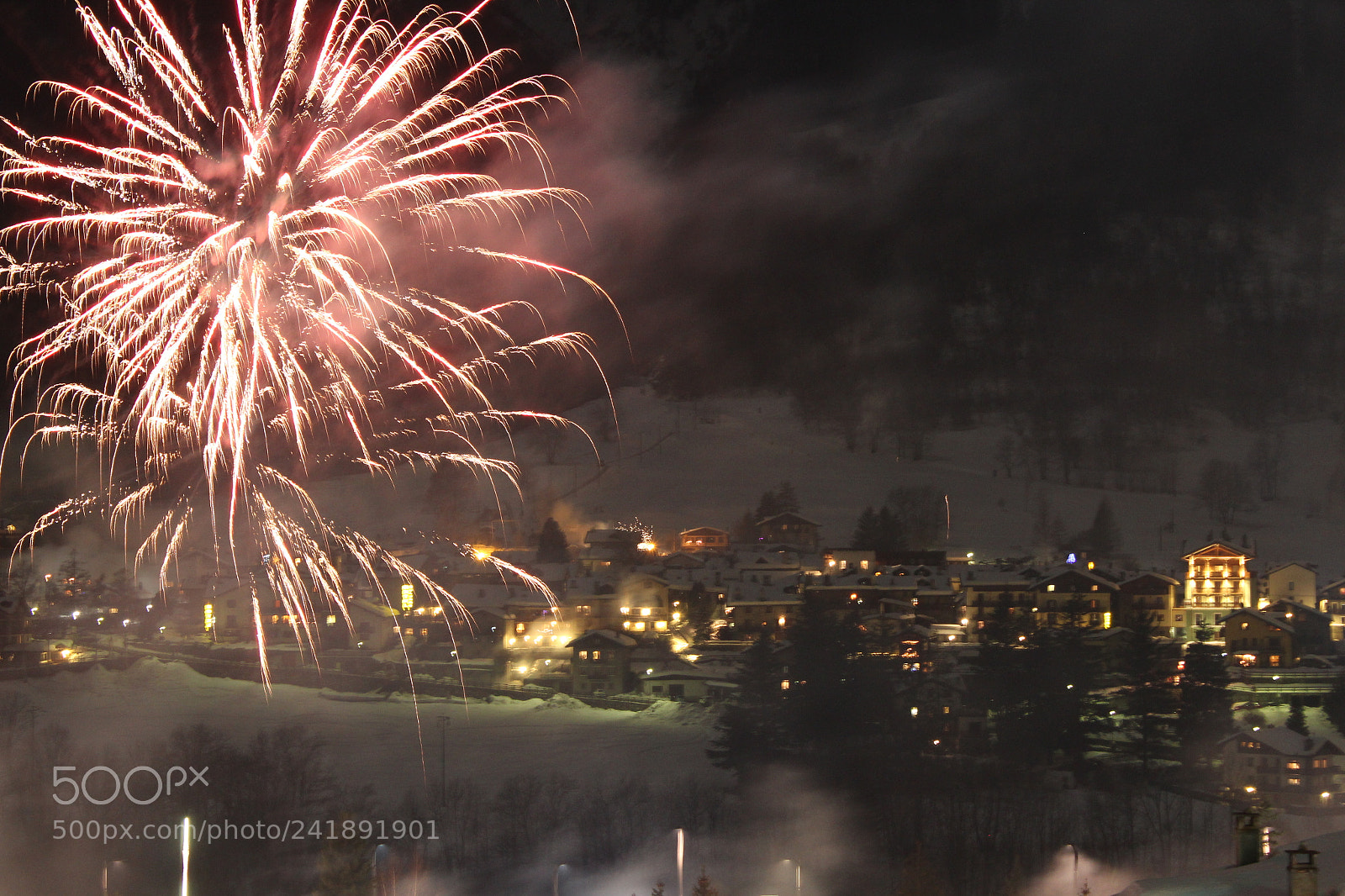 Canon EOS 1300D (EOS Rebel T6 / EOS Kiss X80) sample photo. City fireworks photography