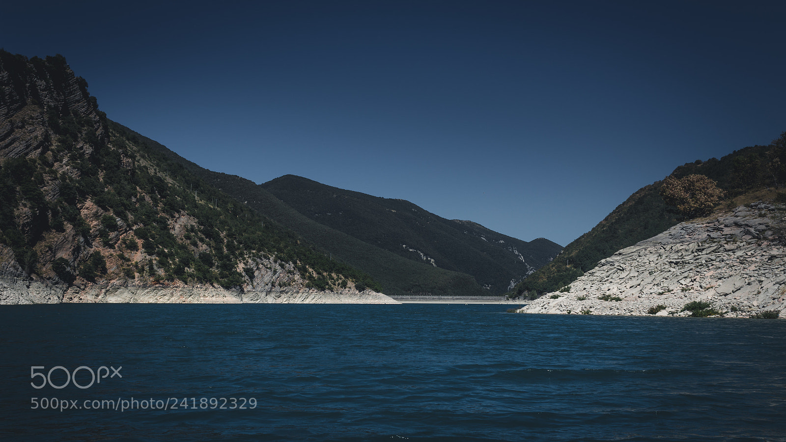 Canon EOS 1200D (EOS Rebel T5 / EOS Kiss X70 / EOS Hi) sample photo. Navigating the fiastra lake photography