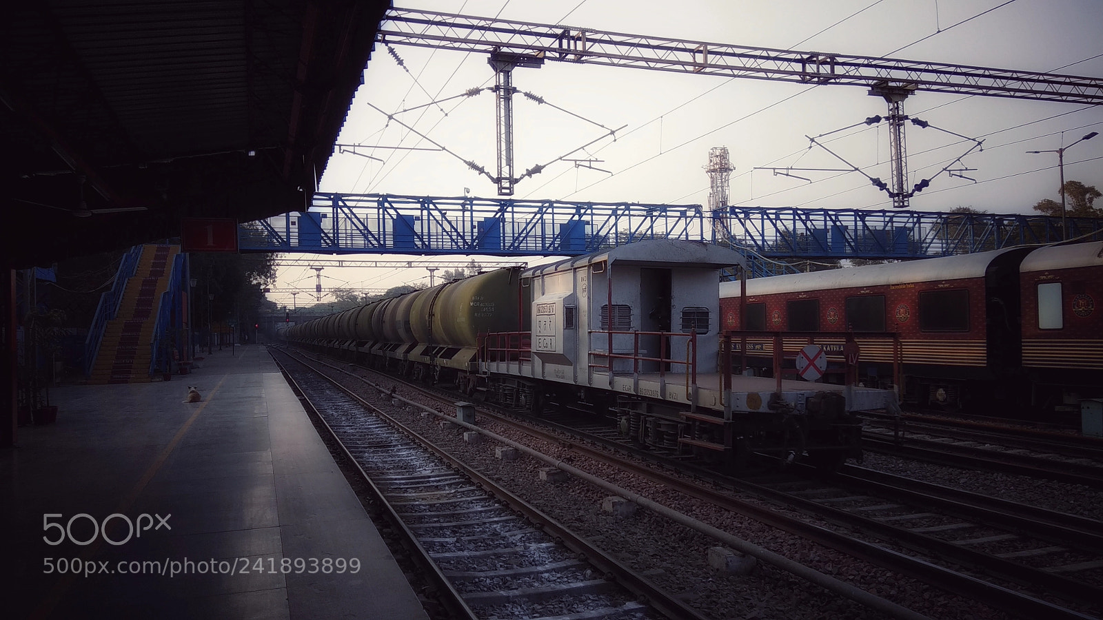 Xiaomi Redmi Note 4 sample photo. Last train photography