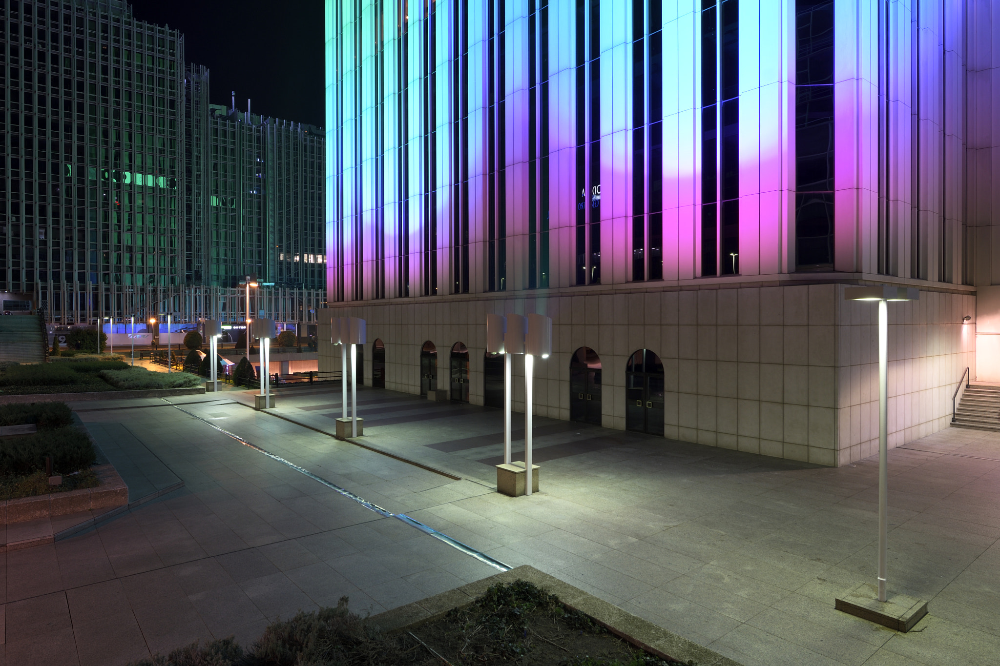 Nikon AF-S Nikkor 14-24mm F2.8G ED sample photo. Empty city photography