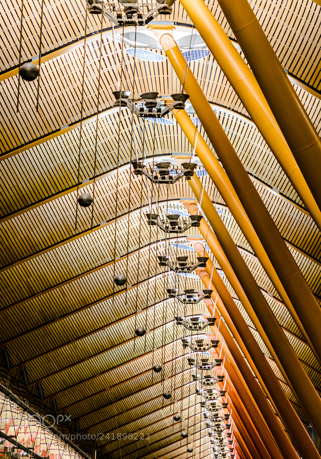 Canon EOS 750D (EOS Rebel T6i / EOS Kiss X8i) sample photo. Madrid airport. photography