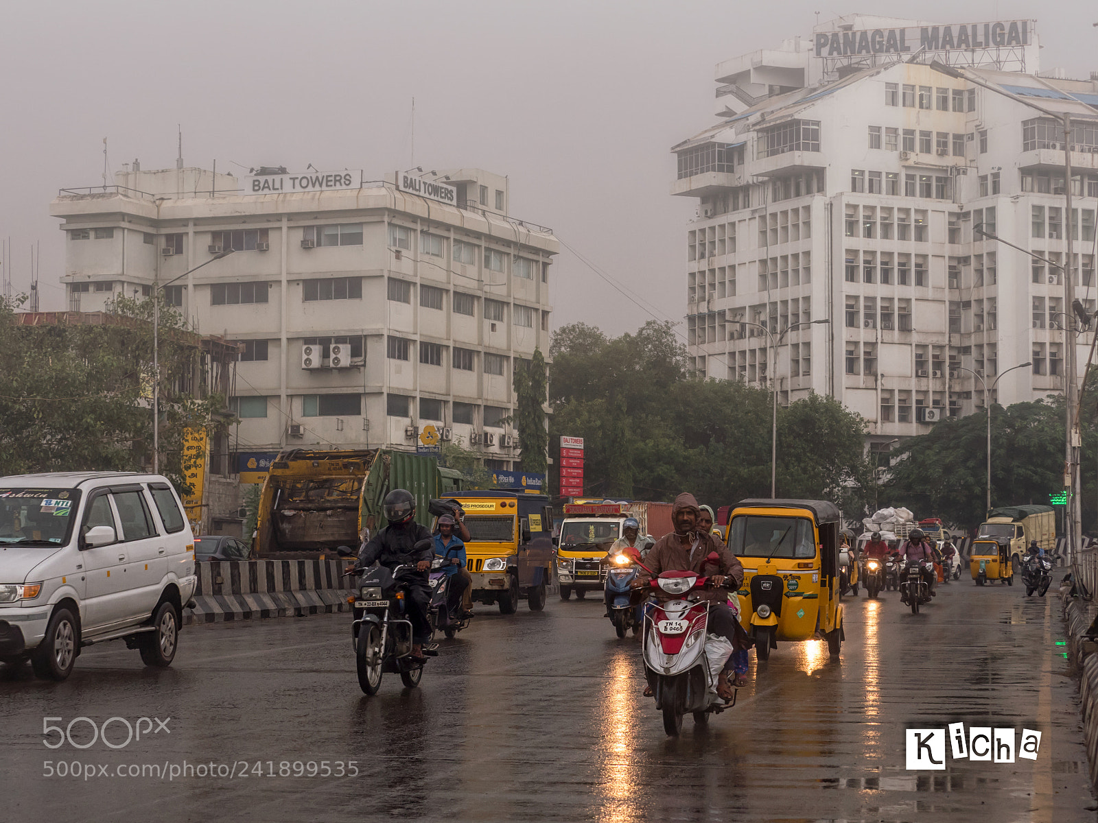 Olympus OM-D E-M5 II sample photo. முதல் மழை photography
