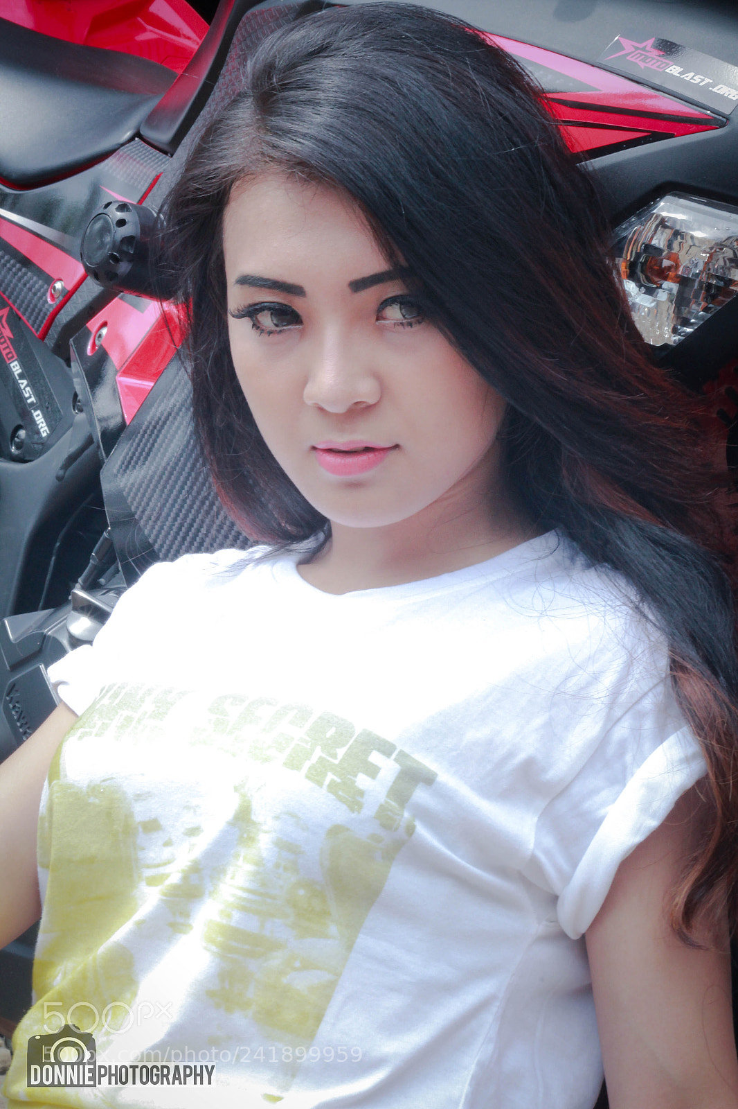 Canon EOS 1200D (EOS Rebel T5 / EOS Kiss X70 / EOS Hi) sample photo. The mechanic girl photography
