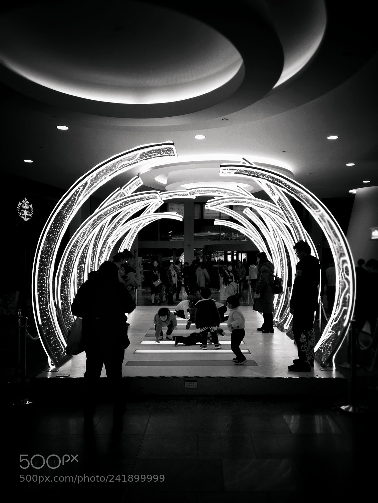 HUAWEI P10 sample photo. Tunnel of light photography