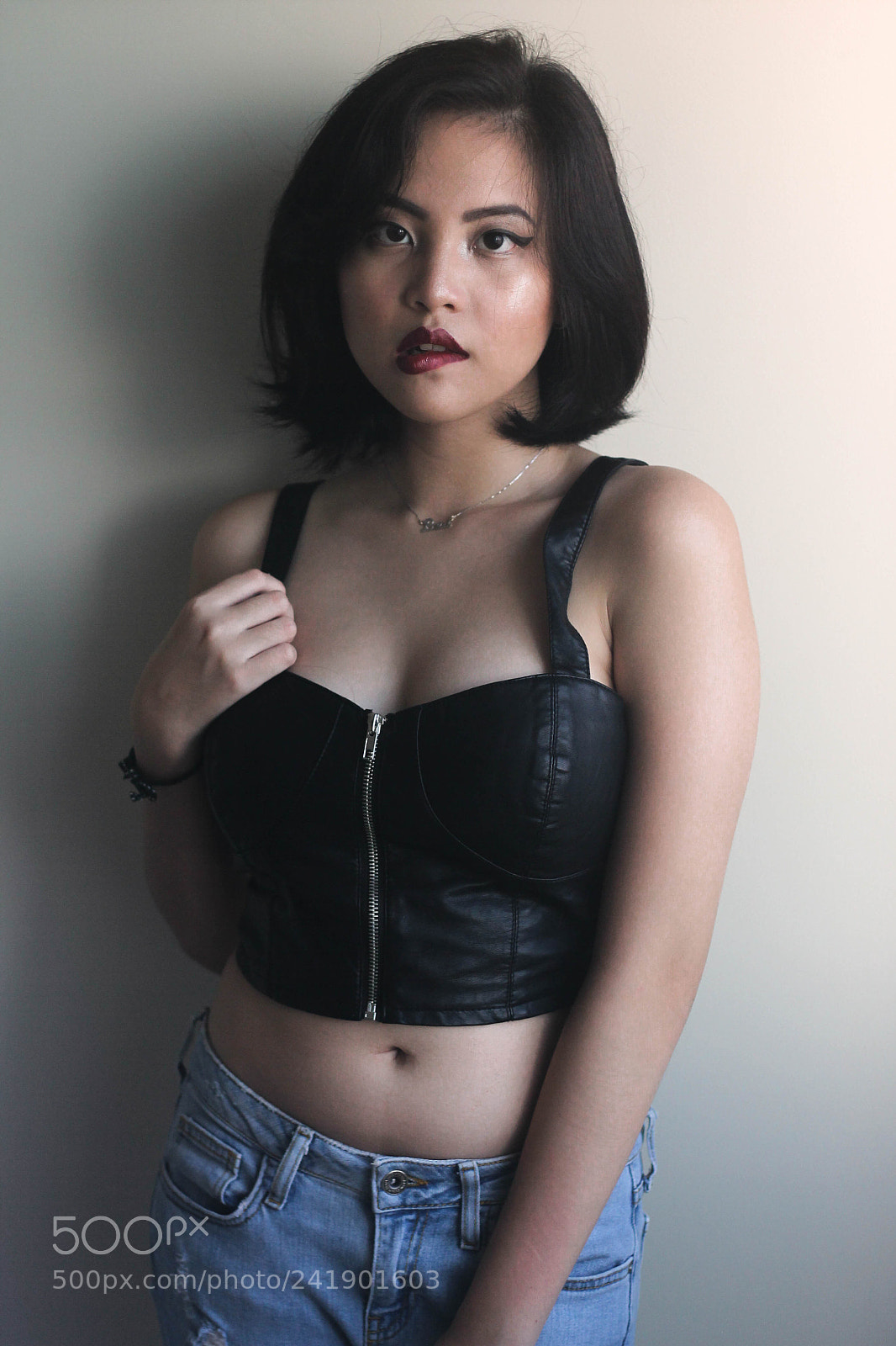 Canon EOS 1100D (EOS Rebel T3 / EOS Kiss X50) sample photo. Faux leather v photography