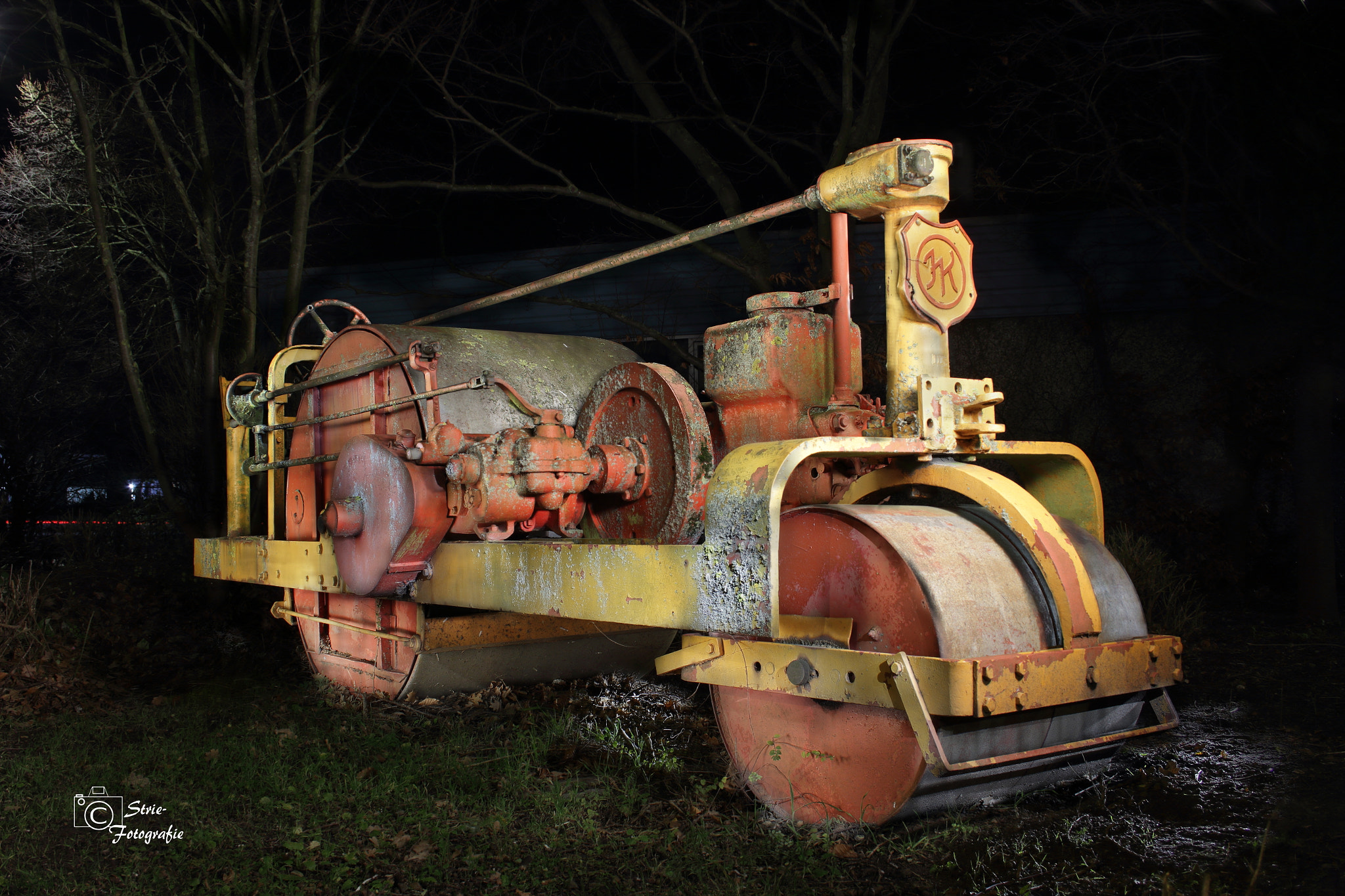 Canon EF-S 18-55mm F3.5-5.6 II sample photo. Road roller photography