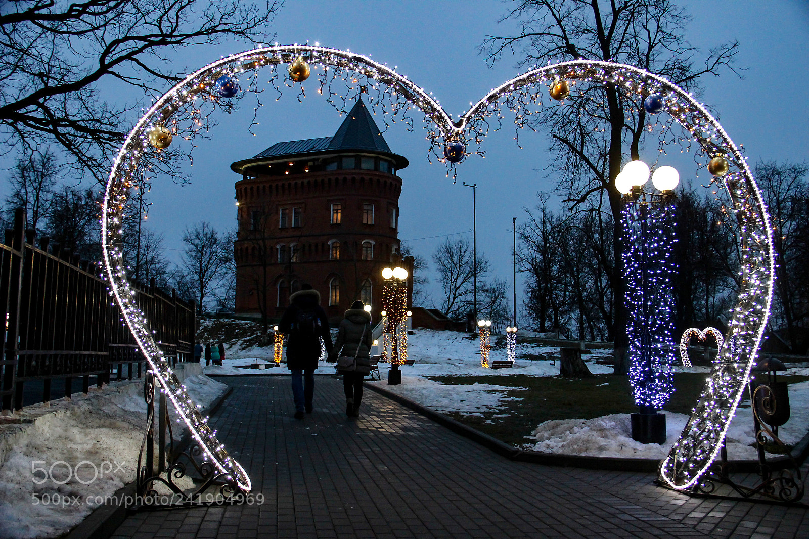 Canon EOS 600D (Rebel EOS T3i / EOS Kiss X5) sample photo. Two among the lights photography
