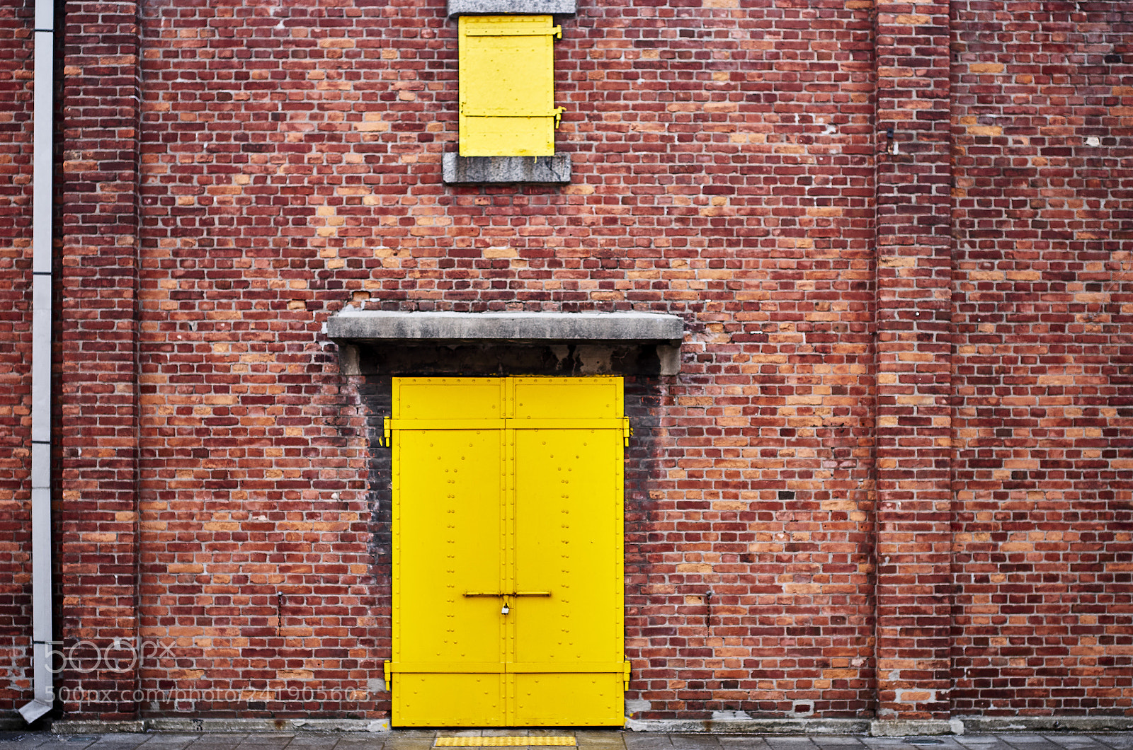 Pentax K-5 sample photo. Yellow gate photography