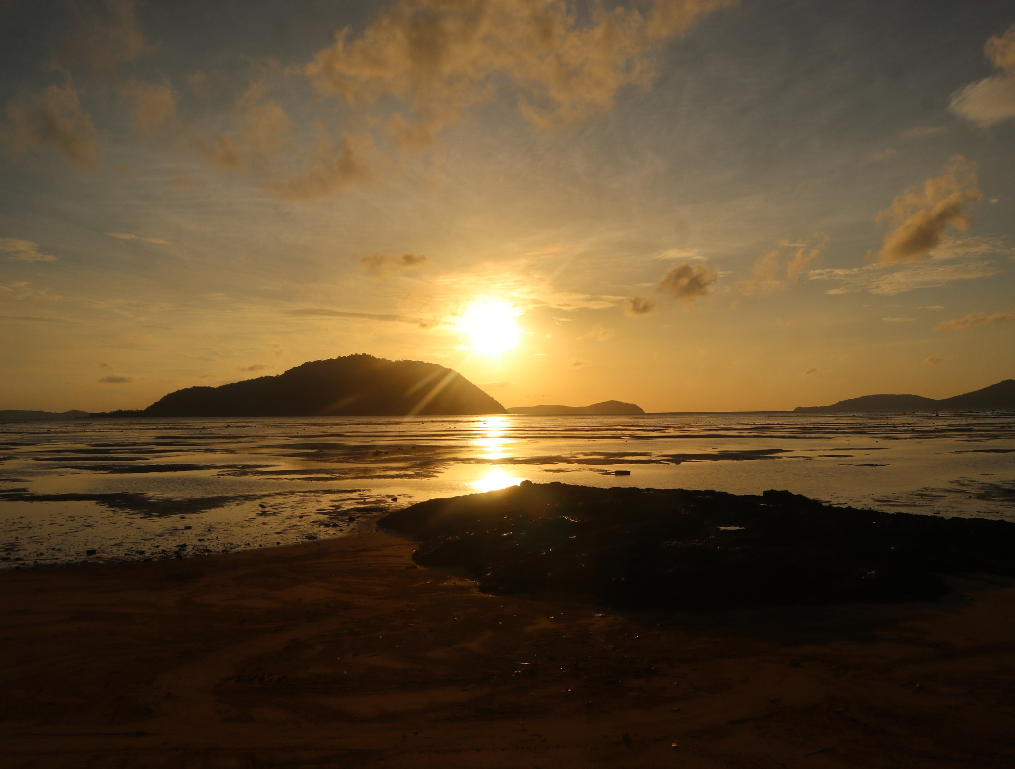 Canon EOS M6 sample photo. Morning sun in phuket photography