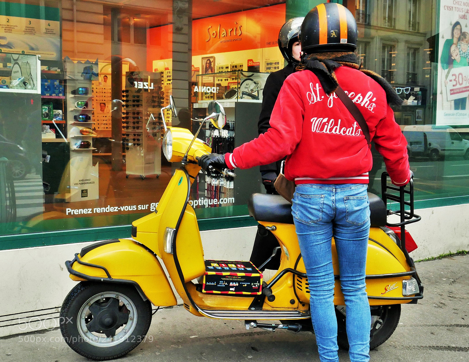 Panasonic Lumix DMC-GX85 (Lumix DMC-GX80 / Lumix DMC-GX7 Mark II) sample photo. Paris bastille, boite de photography