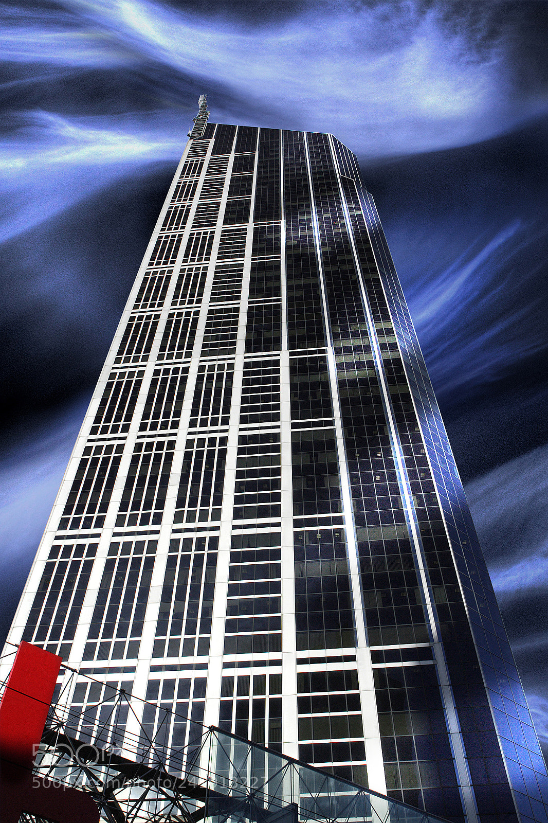 Canon EOS-1D Mark II sample photo. Summer clouds & skyscraper photography