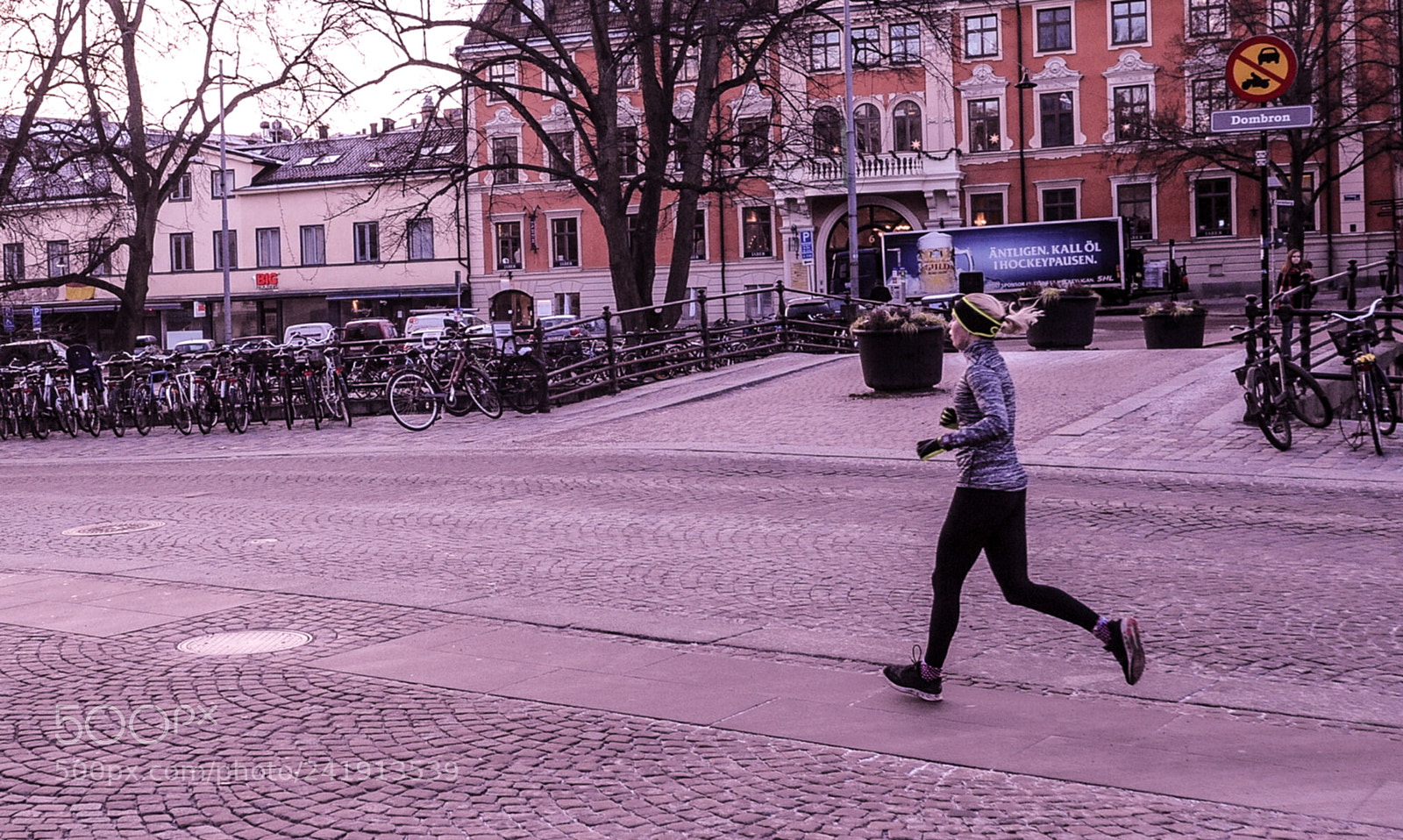 Nikon D700 sample photo. The unwilling marathon runner photography