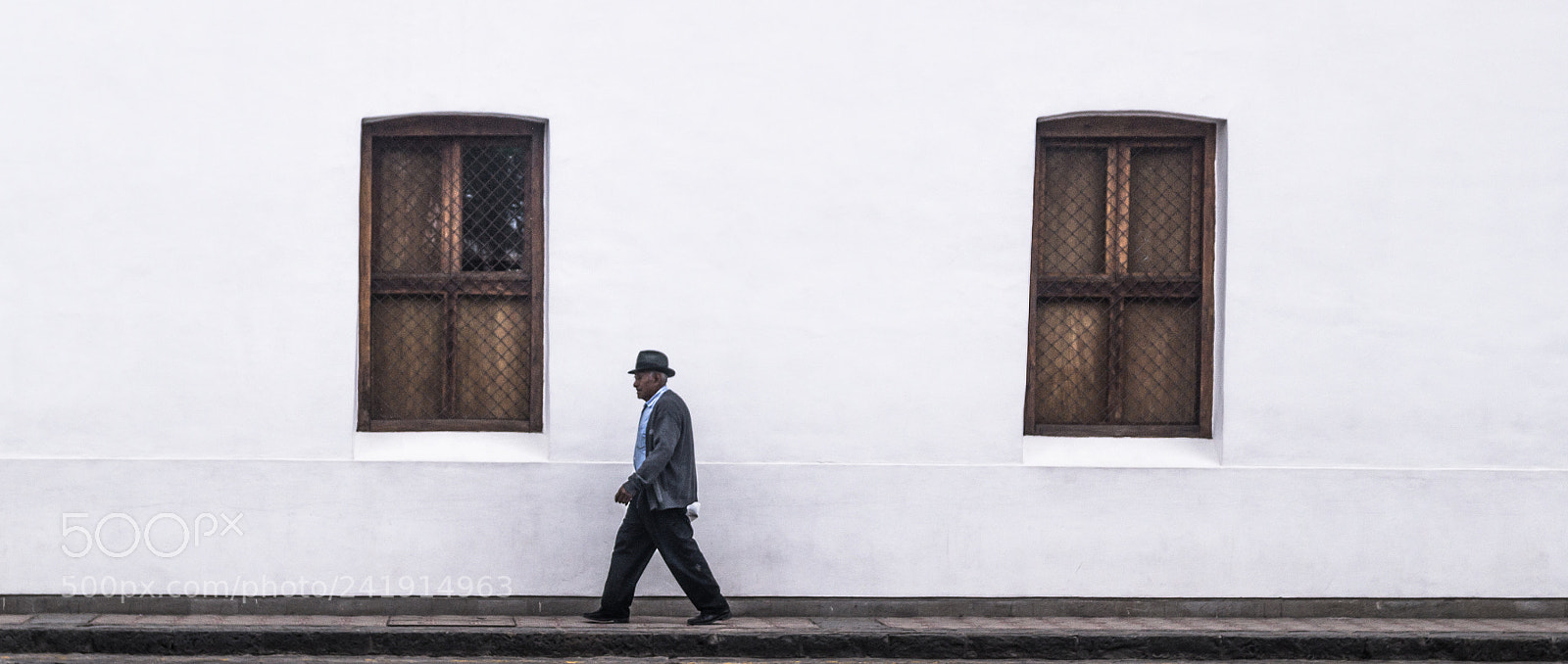Sony SLT-A57 sample photo. Man walking, parque san photography