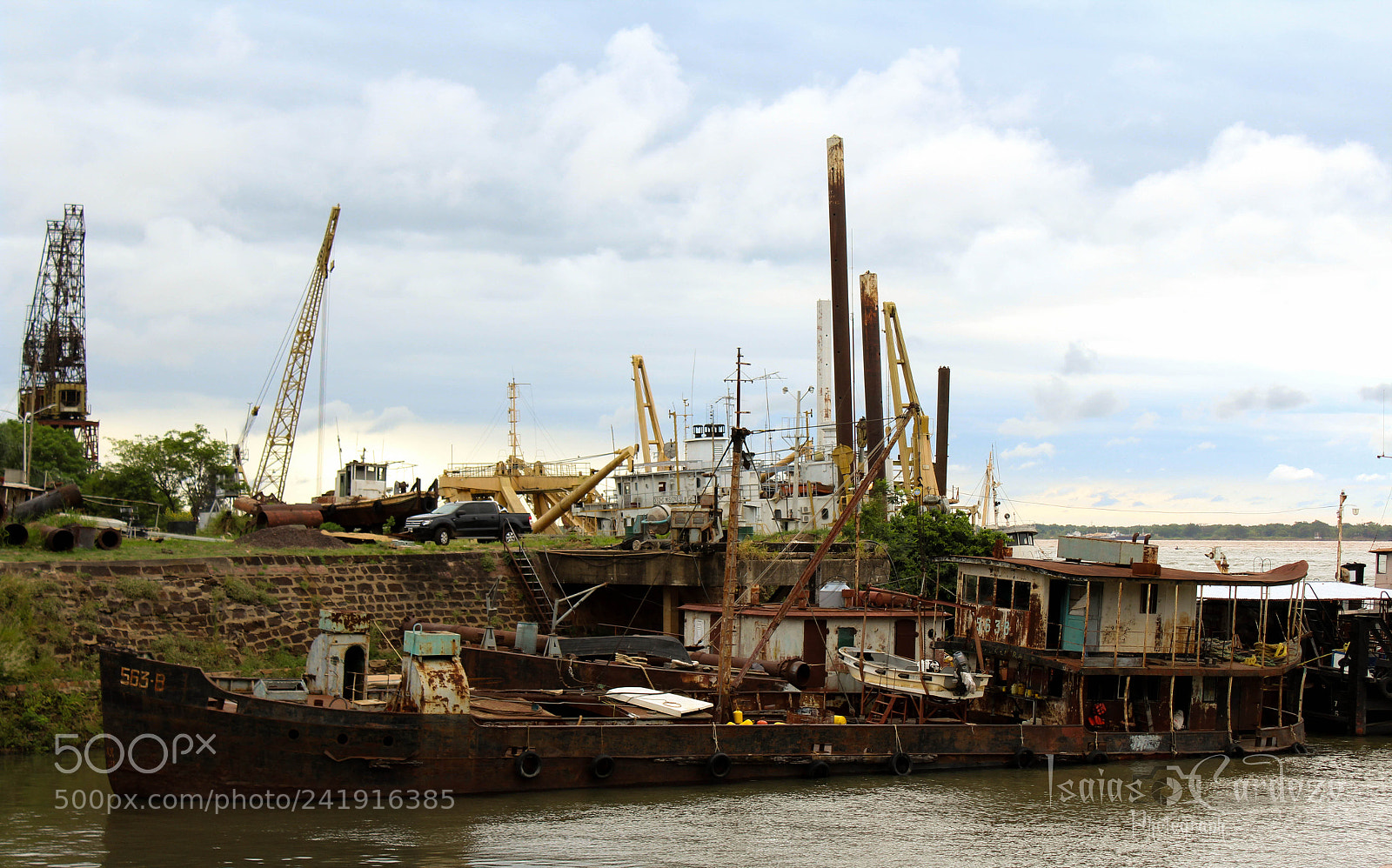 Canon EOS 1200D (EOS Rebel T5 / EOS Kiss X70 / EOS Hi) sample photo. Old boat photography