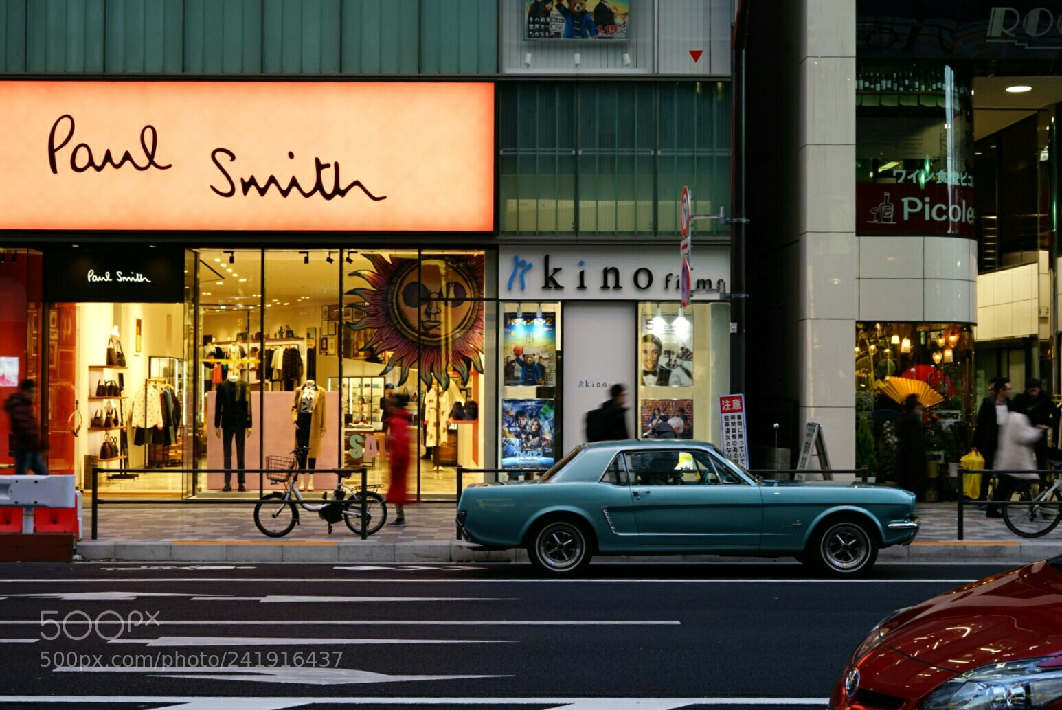 Sony a7 II sample photo. Colorful street photography