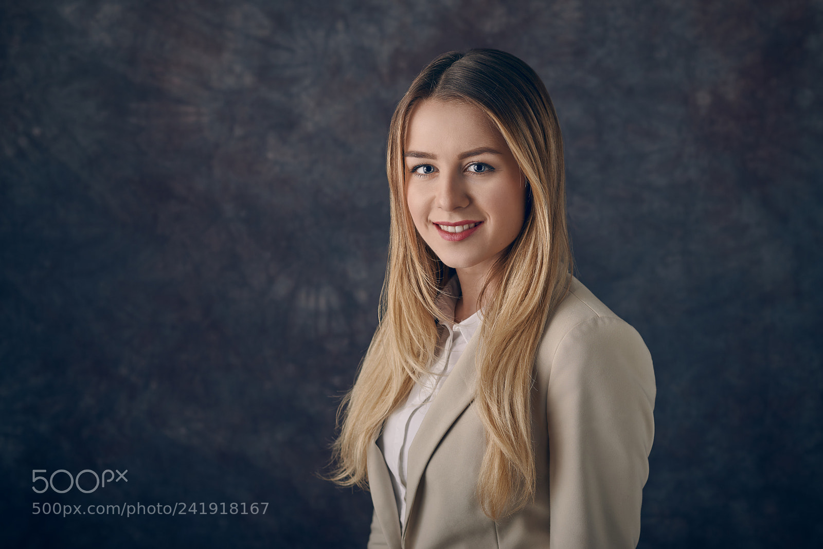Nikon D800 sample photo. Elegant woman standing against photography