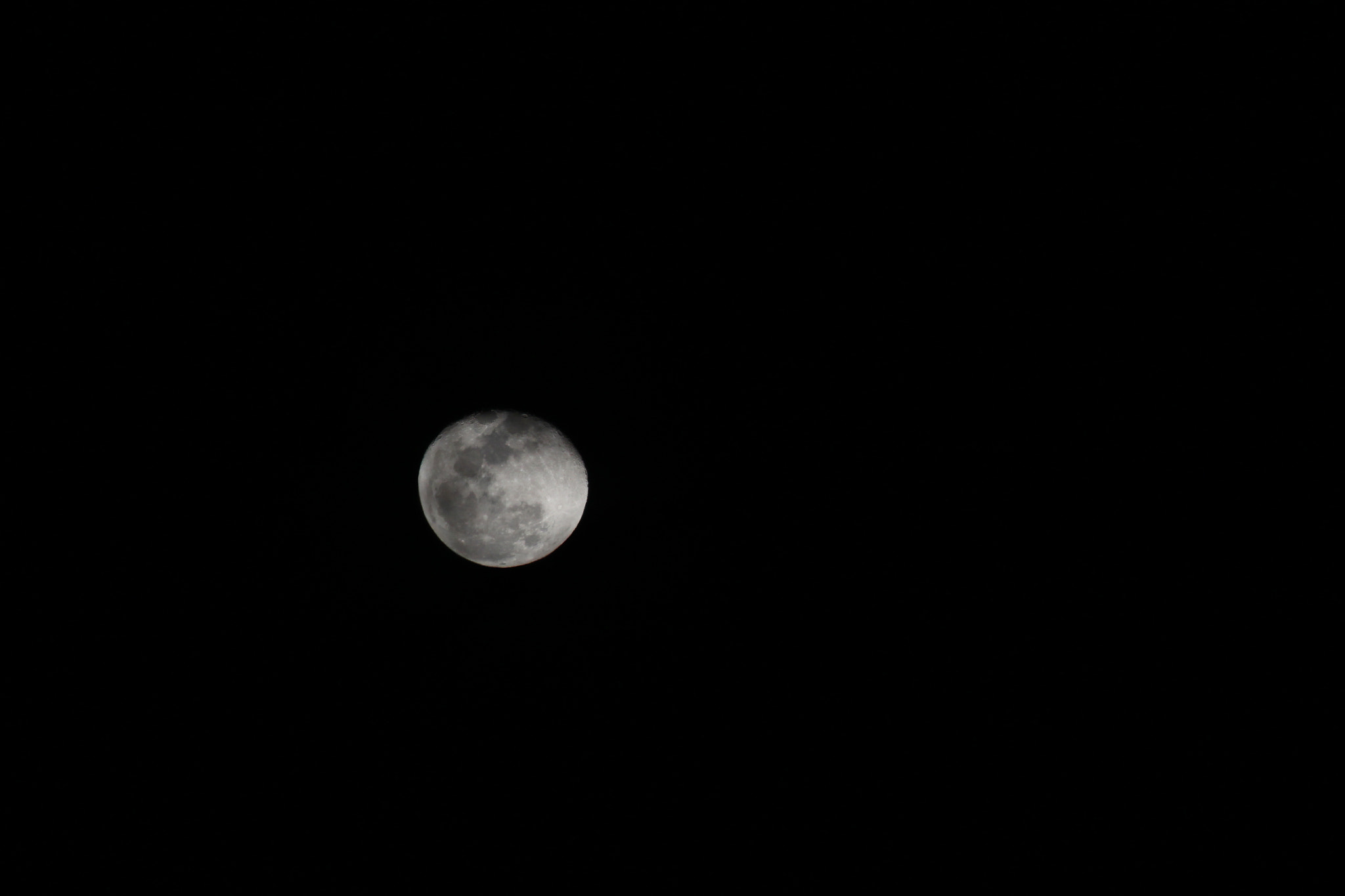 Canon EF 70-300mm F4-5.6 IS USM sample photo. Moon photography