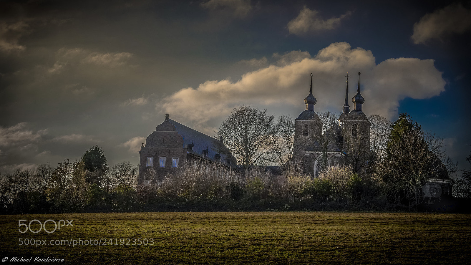 Sony a7 II sample photo. Cloister photography