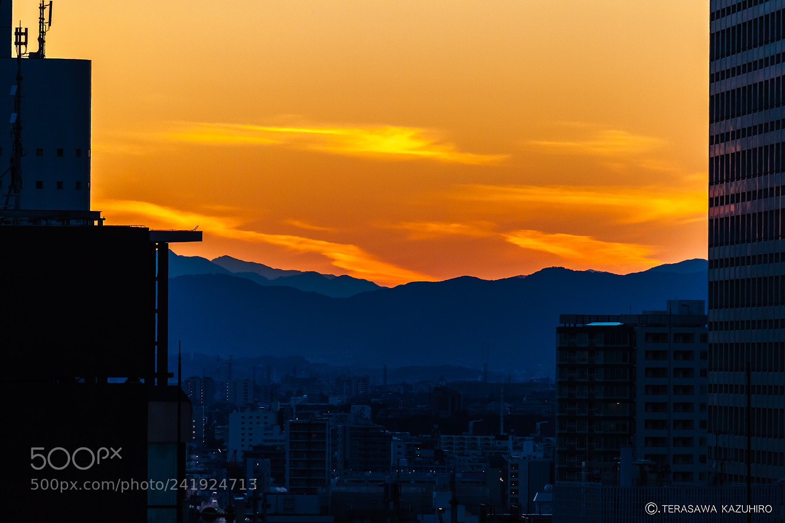 Canon EOS 500D (EOS Rebel T1i / EOS Kiss X3) sample photo. Sunset in the city photography