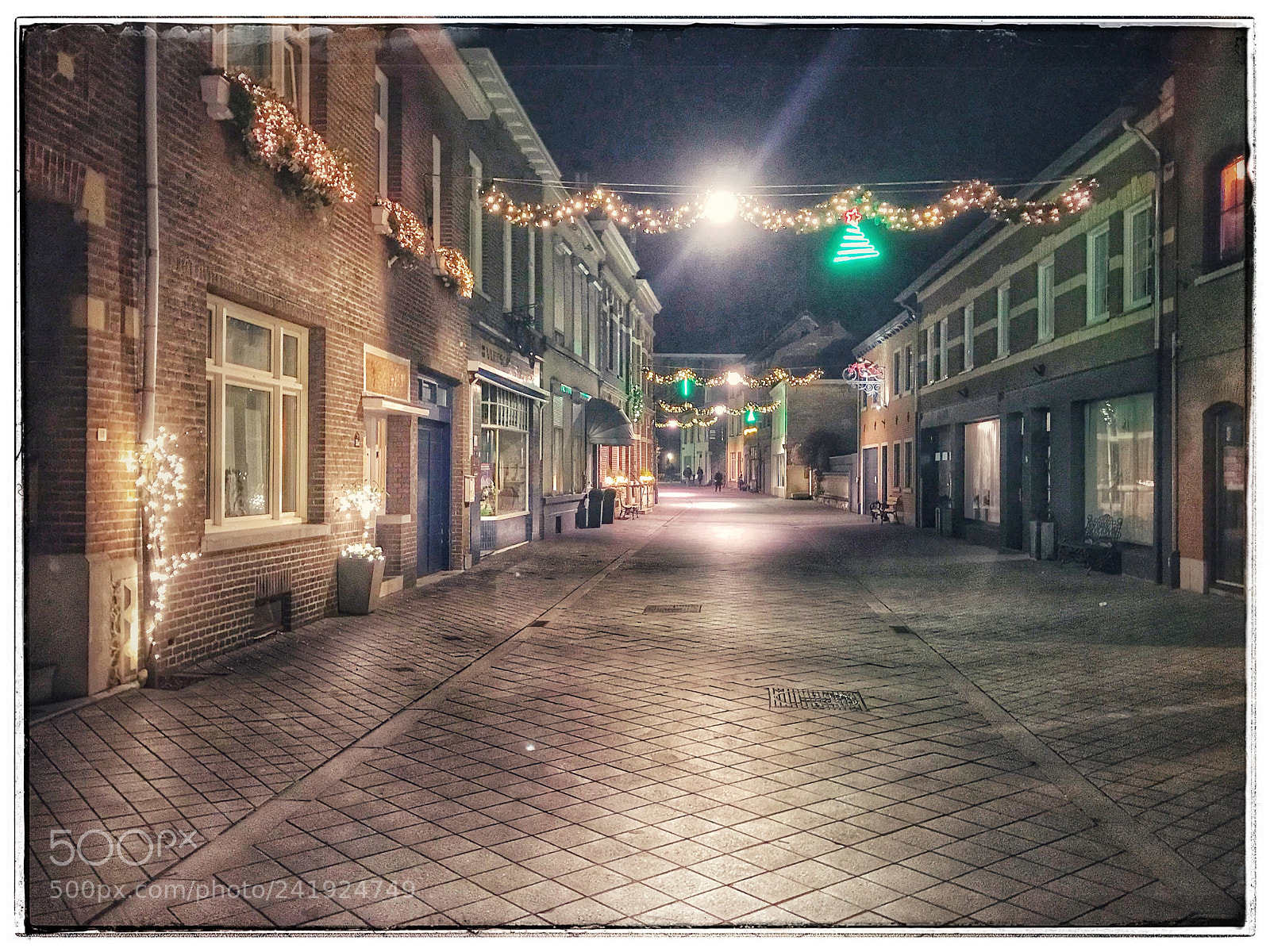 Apple iPhone 7 sample photo. Valkenburg by night photography
