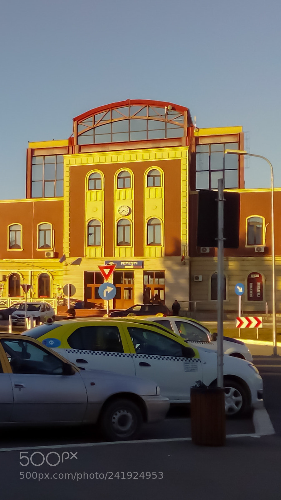 HUAWEI Y5II sample photo. Fetesti train station clock photography