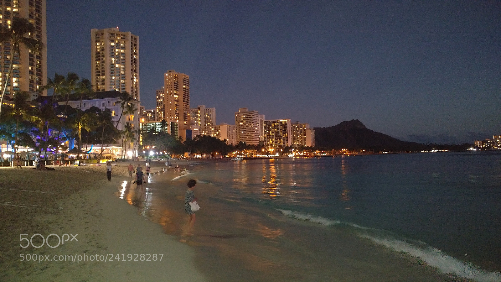 LG G5 sample photo. Nite life in waikiki photography
