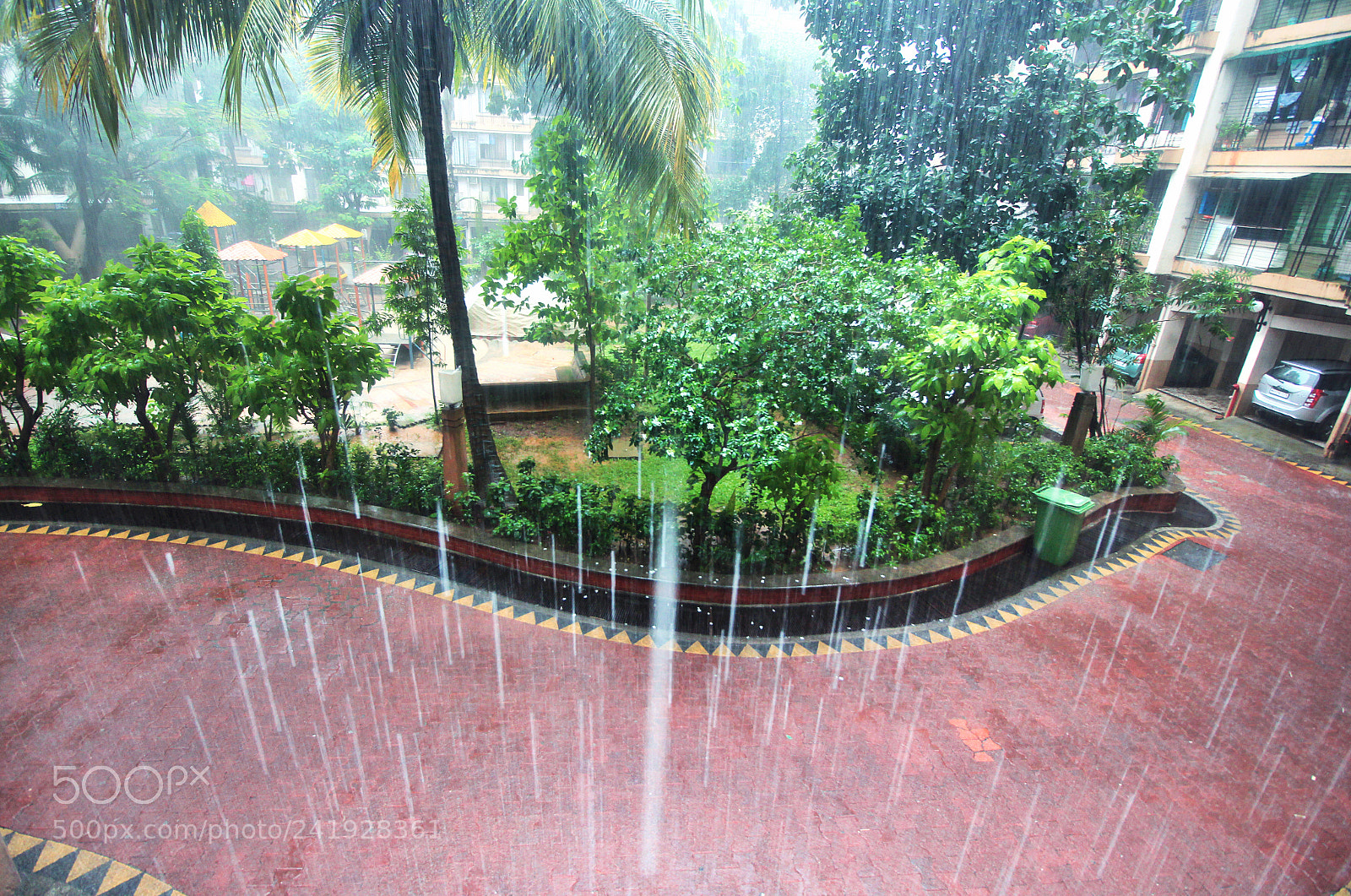 Canon EOS 550D (EOS Rebel T2i / EOS Kiss X4) sample photo. The amazing rain photography