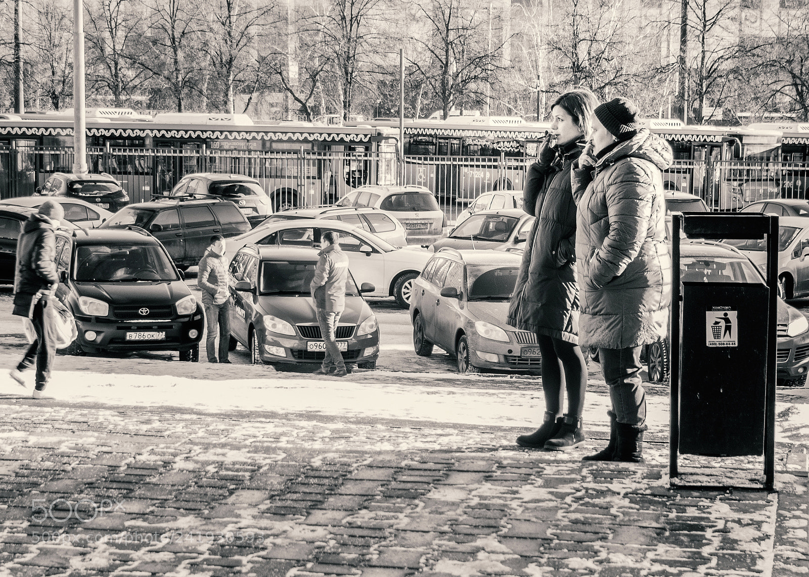 Samsung NX300 sample photo. Two smokers photography