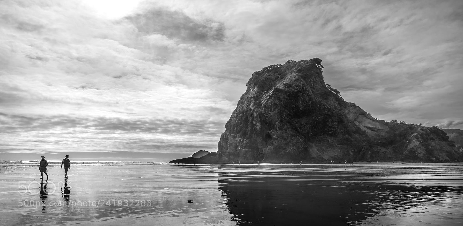 Sony a7 II sample photo. Strolling at piha beach photography