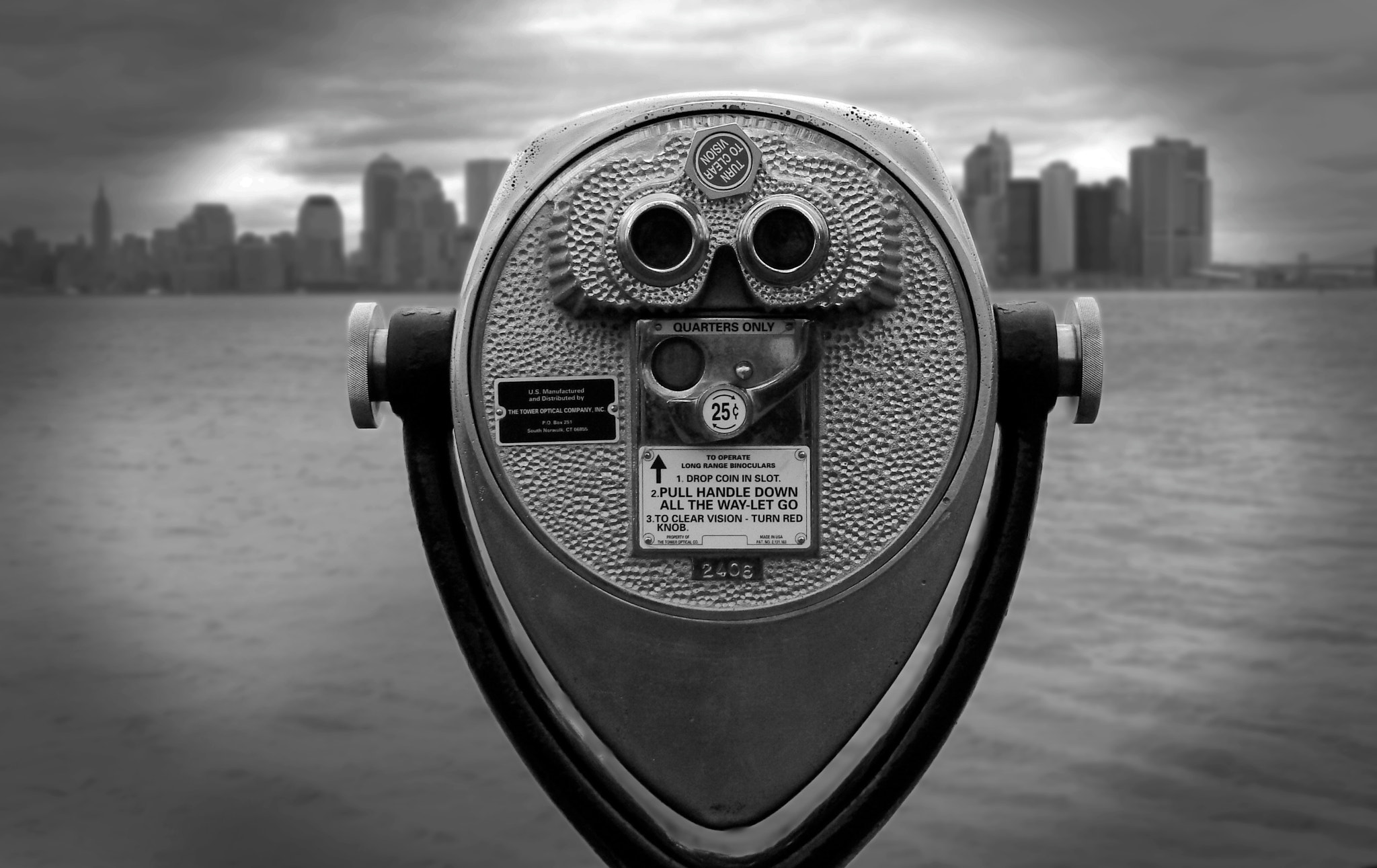 Panasonic DMC-FZ7 sample photo. Liberty island binoculars photography