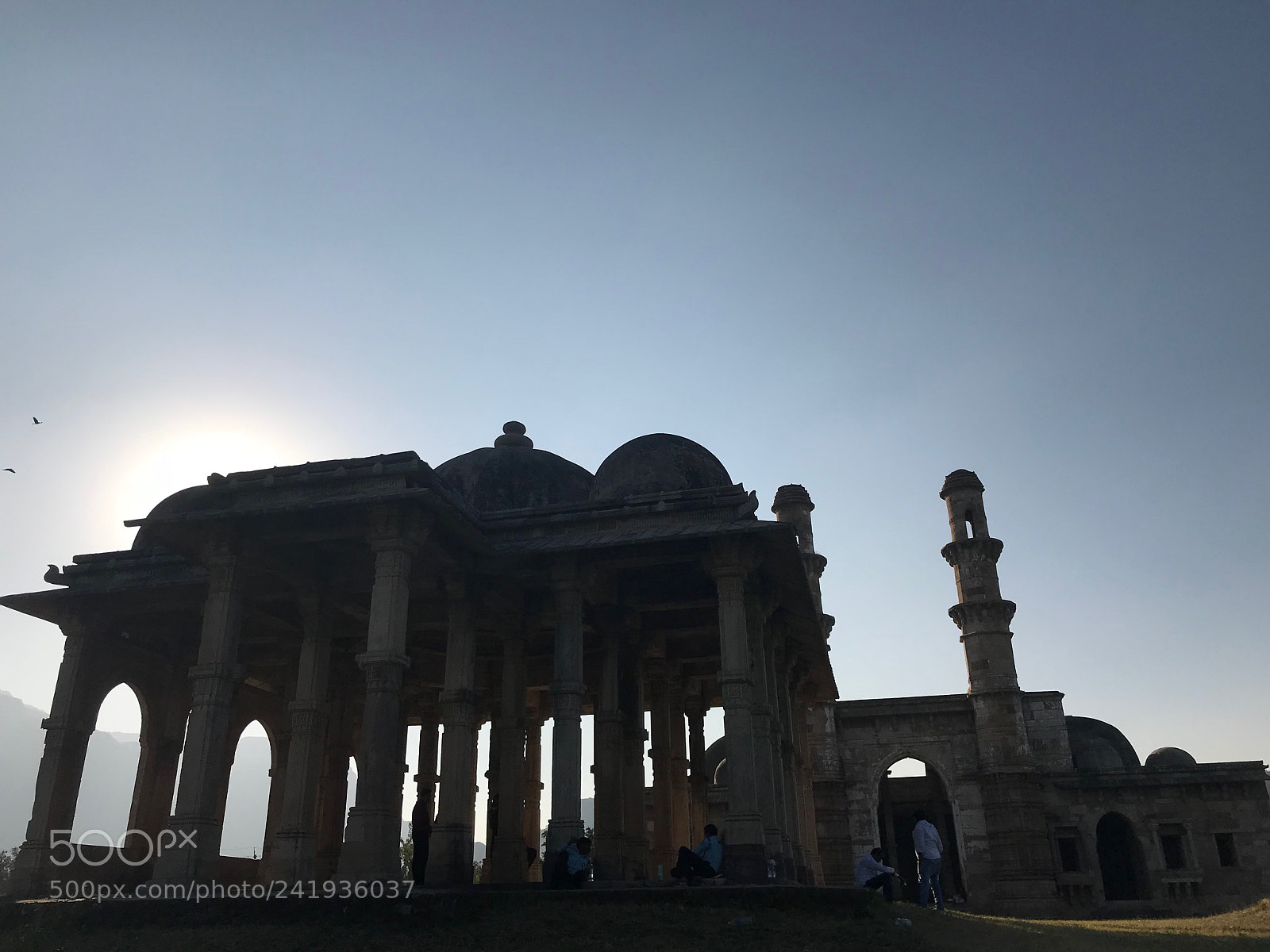 Apple iPhone 7 Plus sample photo. Cenotaph and mosque photography