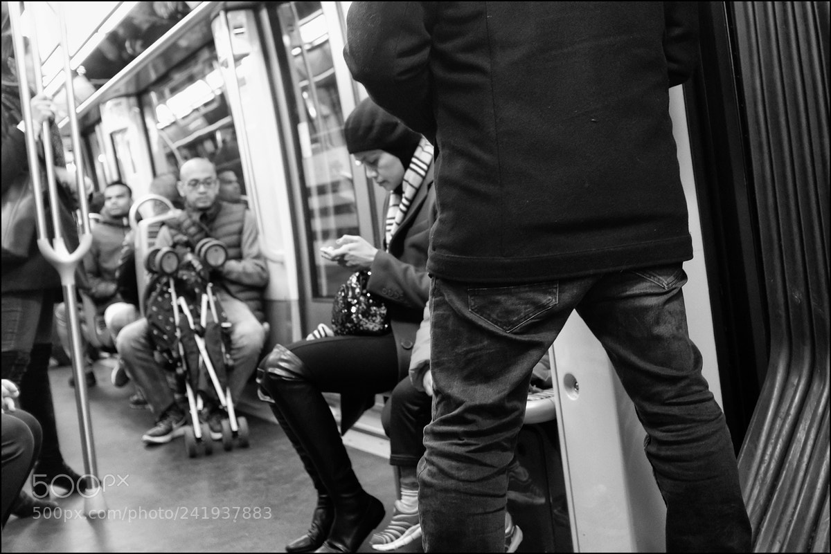 Fujifilm X100F sample photo. Les gens dans le photography