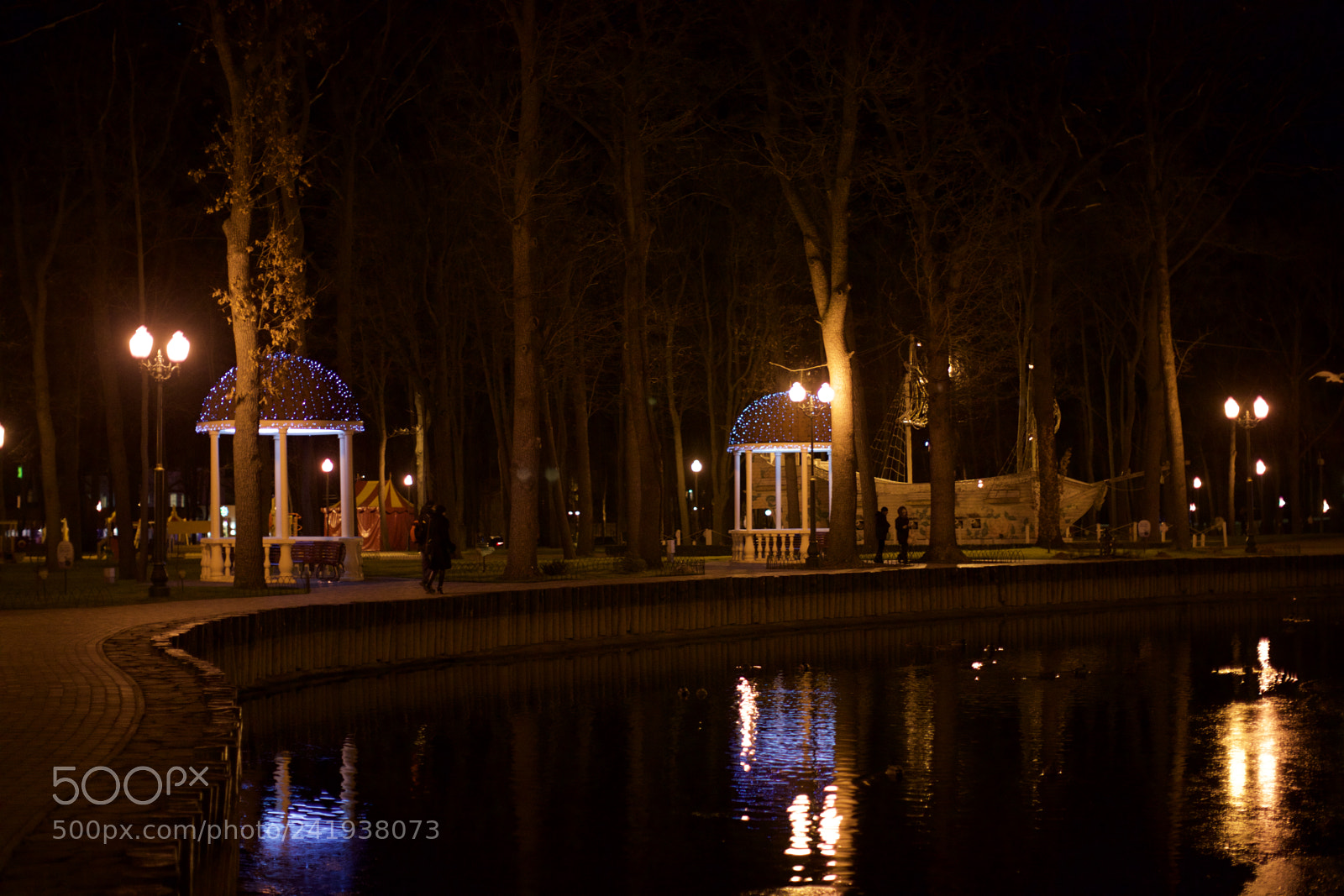 Canon EOS 5DS sample photo. Evening in gorky park photography
