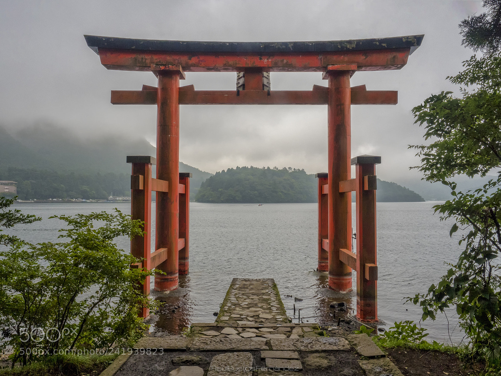 Olympus OM-D E-M5 II sample photo. Torii at ashi's lake photography